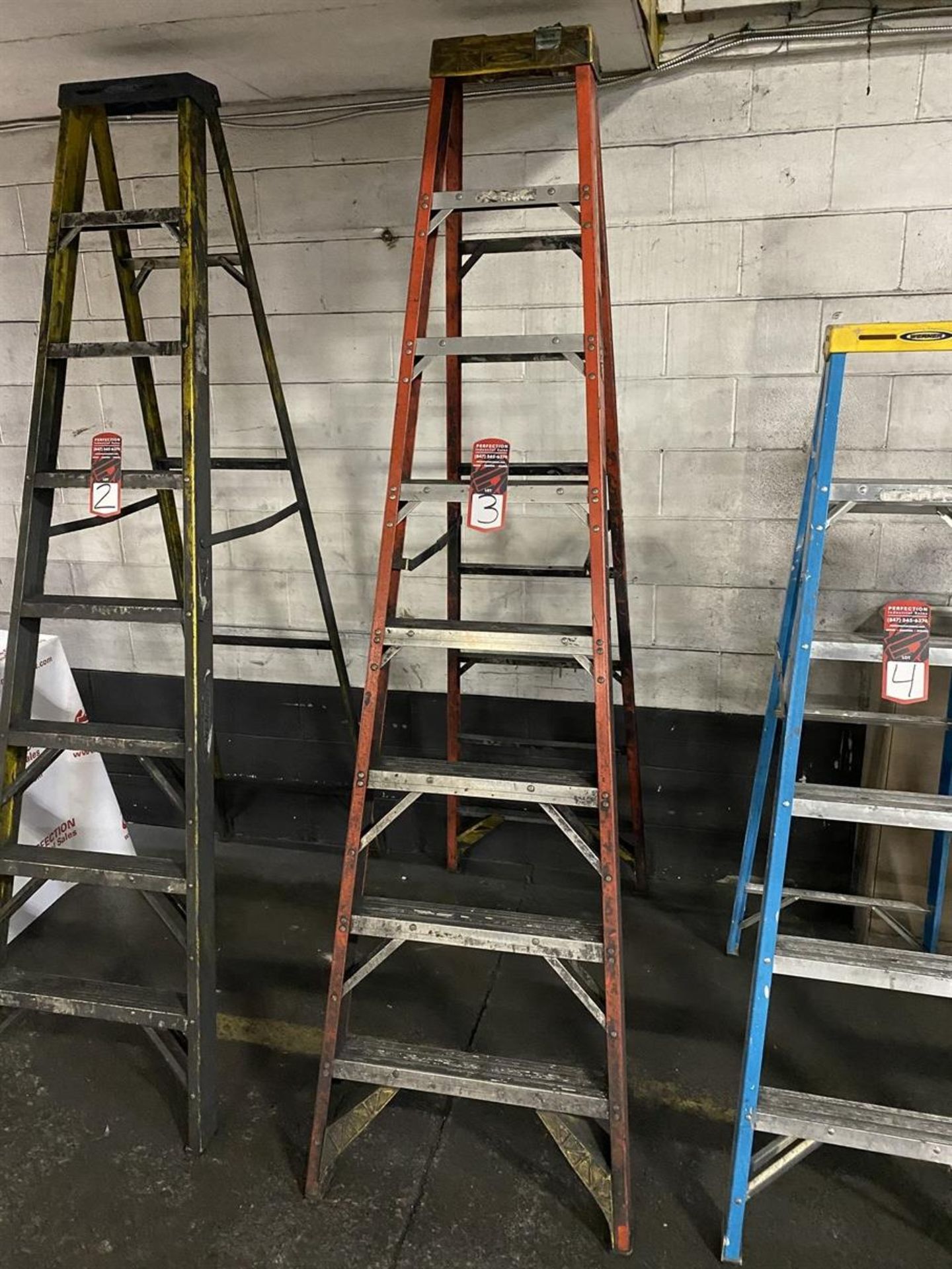 Werner 8' Fiberglass Step Ladder