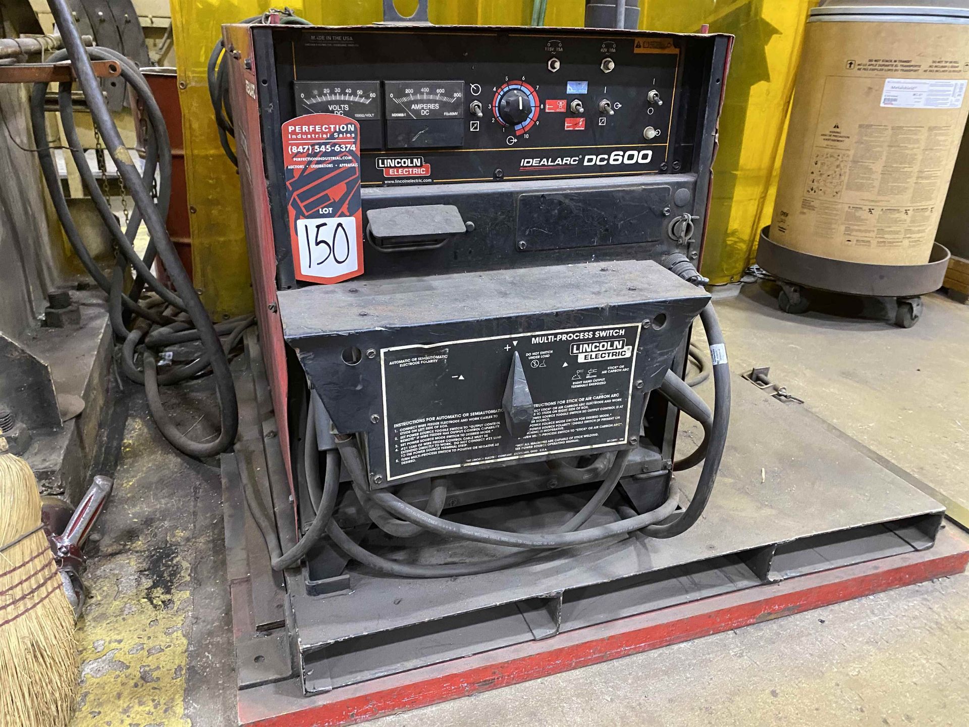 LINCOLN IDEALARC DC-600 Arc Welder, s/n na, w/LINCOLN Double Header DH-10 Wire Feed and Boom
