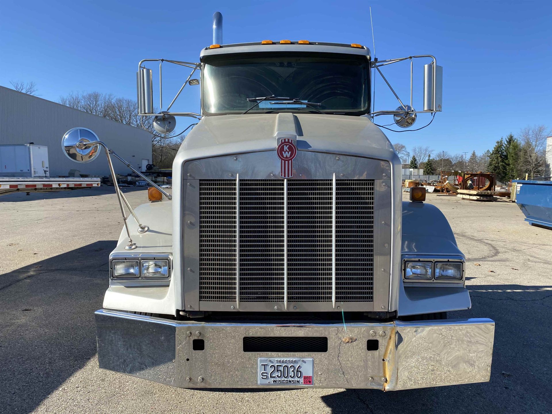 2000 KENWORTH T800 Day Cab Highway Tractor, VIN #1XKDD09X11J865811, ISM-370E Engine, Fuller 10-Speed - Image 2 of 12