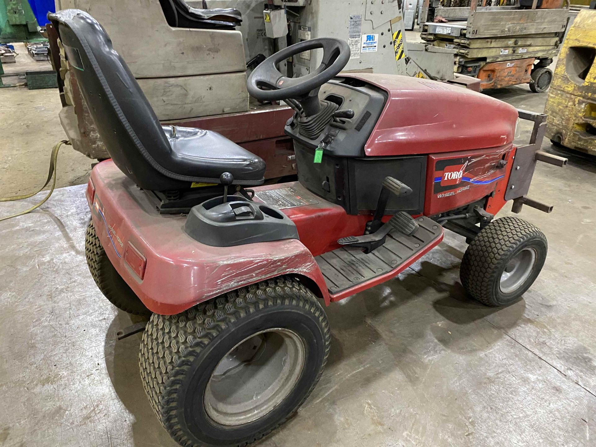 TORO WHEEL HORSE Lawn & Gardner Tractor - Image 3 of 5