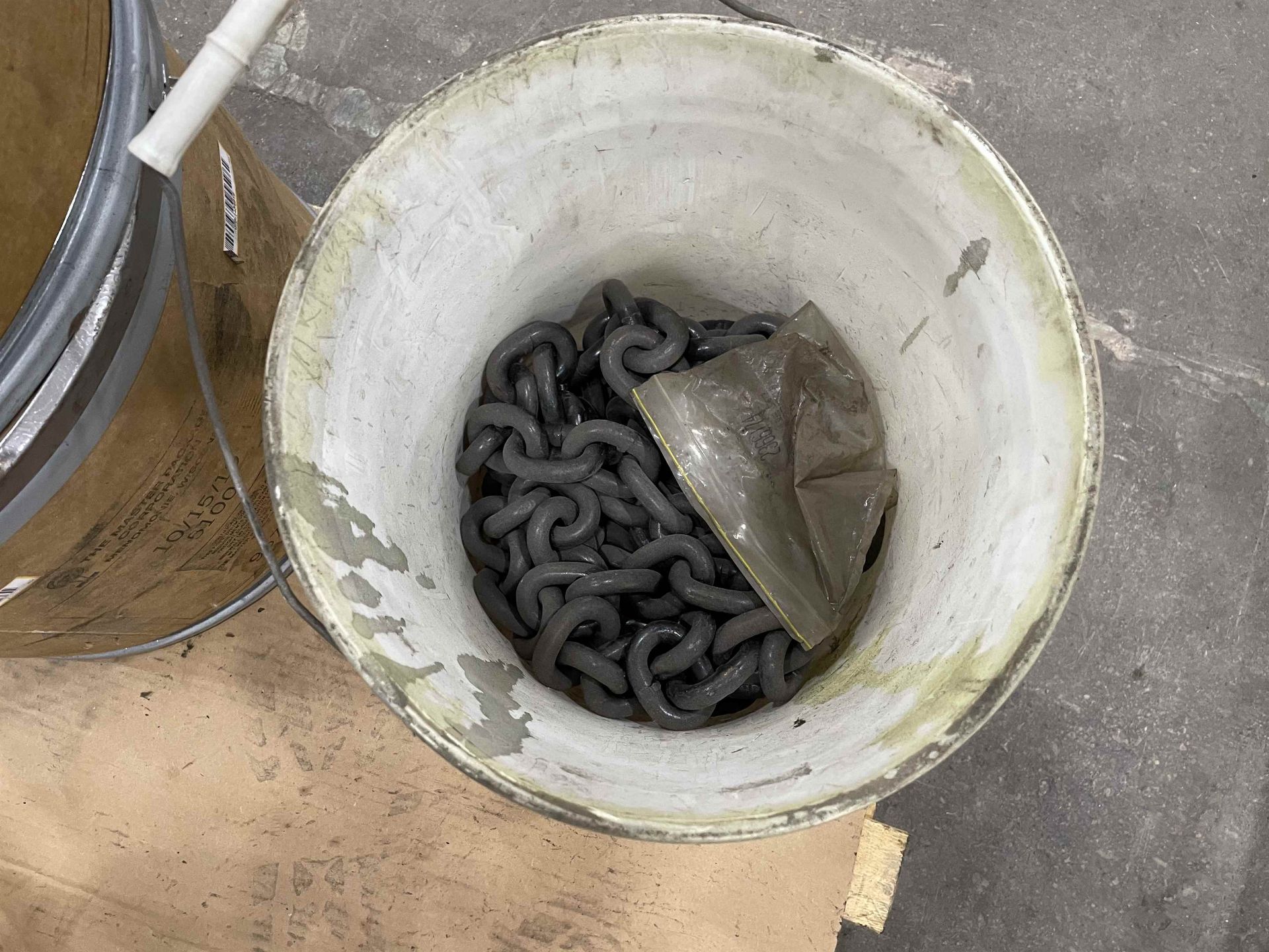Lot of Assorted Lifting Chain - Image 4 of 5