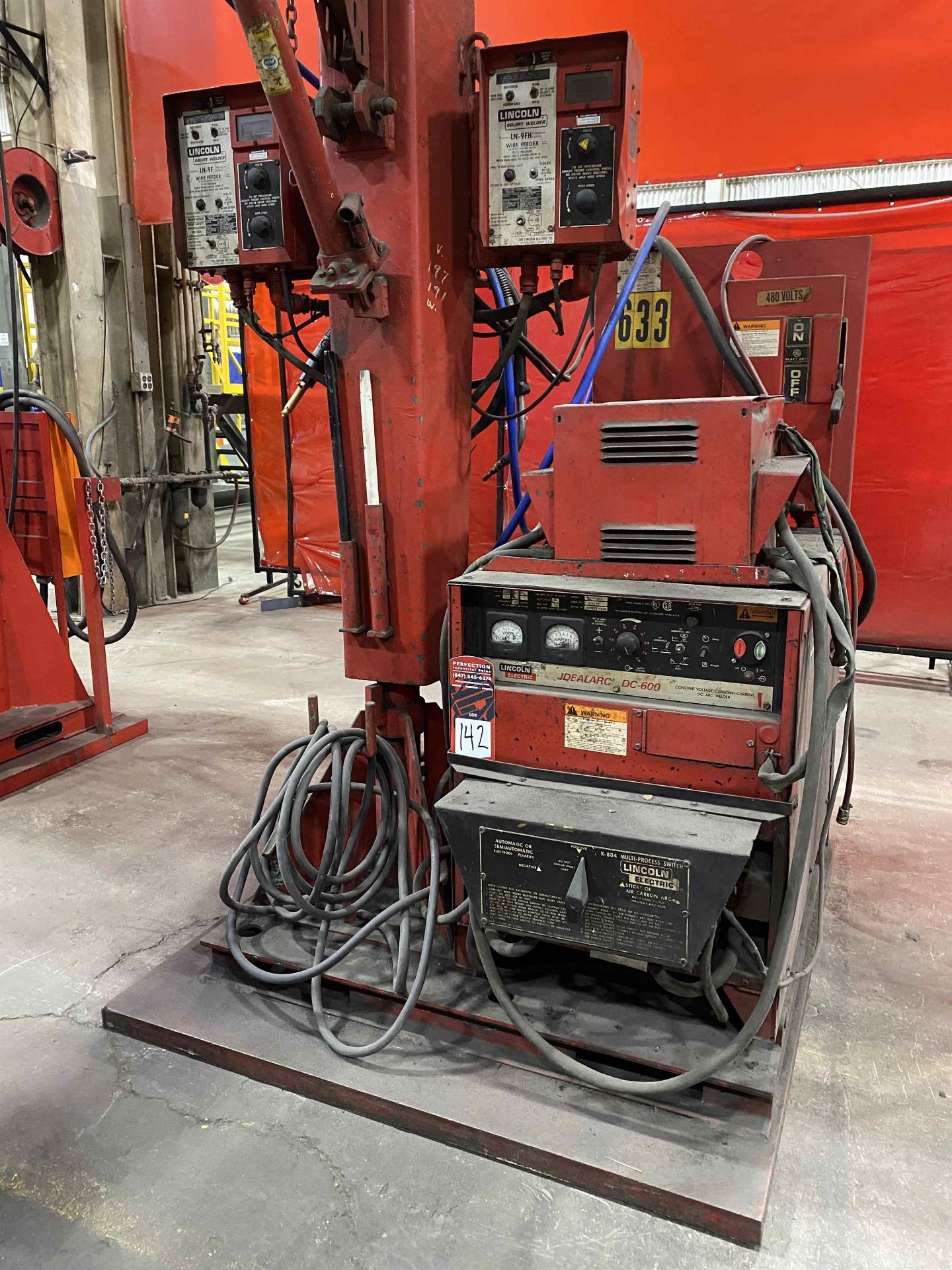 LINCOLN IDEALARC DC-600 Arc Welder, s/n U1981214490, w/ Dual LINCOLN LN-9FH Wire Feeders and Boom