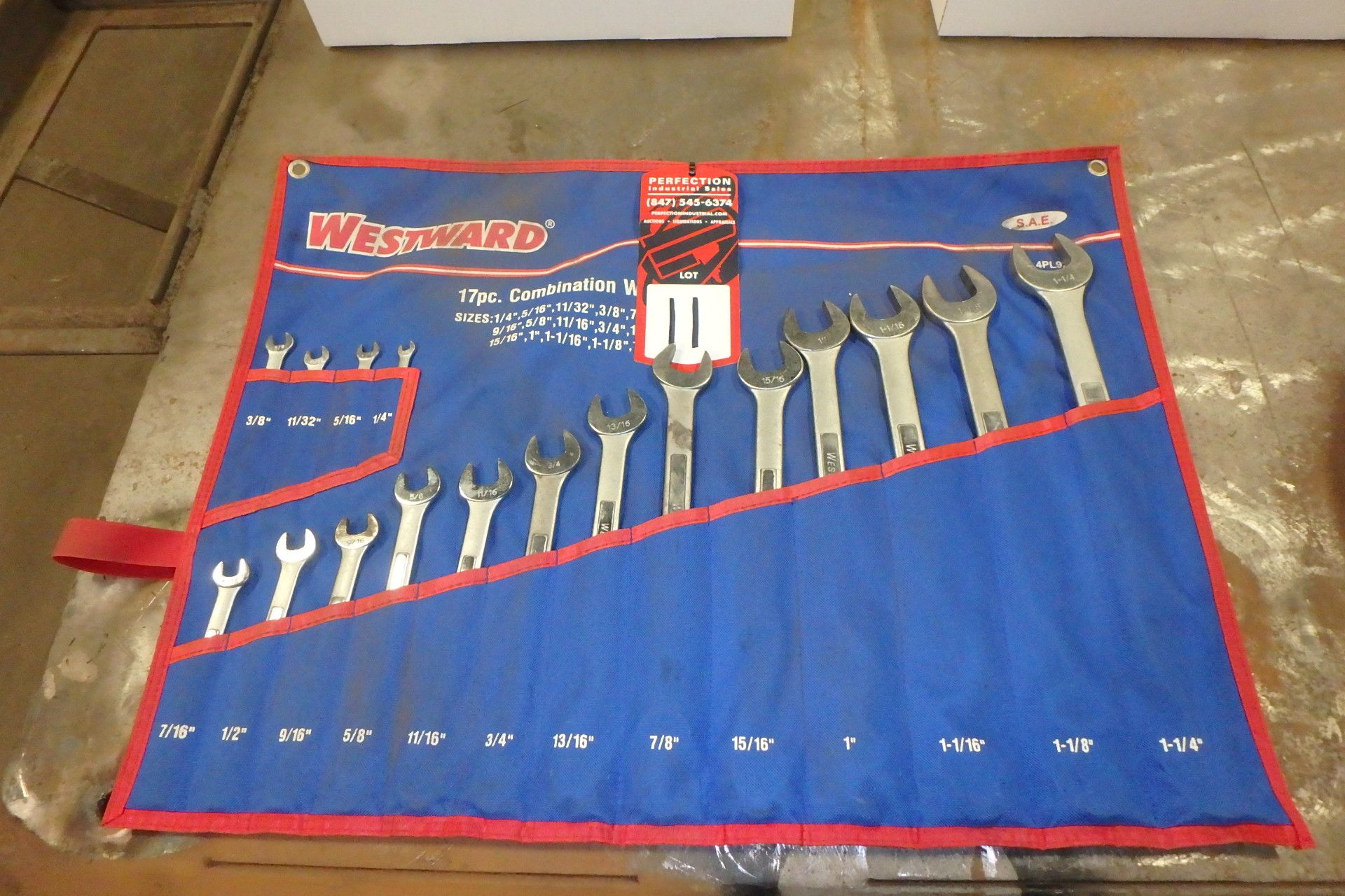 WESTWARD 17 Piece Combination Wrench Set, w/ Case