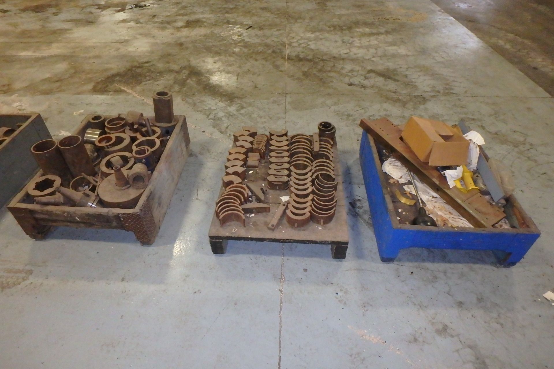 Lot Comprising (8) Pallets of KEARNEY & TRECKER Spare Parts; (1) Work Bench w/ KEARNEY & TRECKER - Image 4 of 4