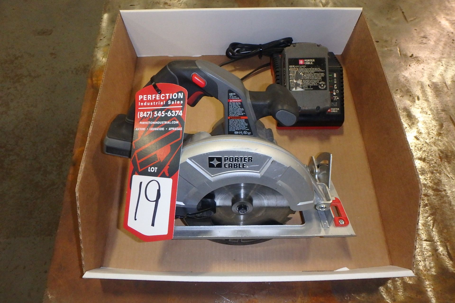 PORTER CABLE PLC 186CS Electric Circular Saw, w/ Charger