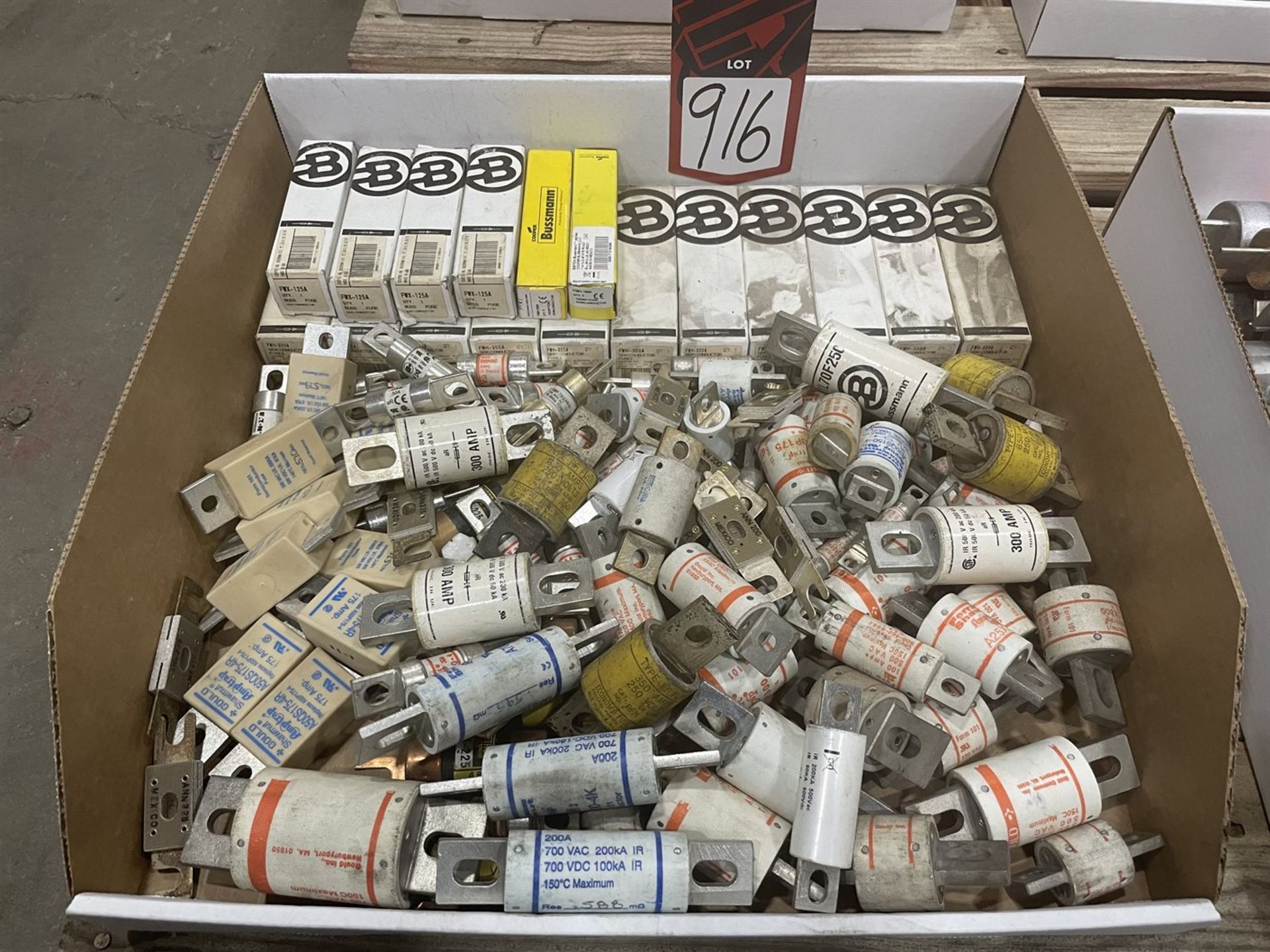 Lot of Assorted Fuses