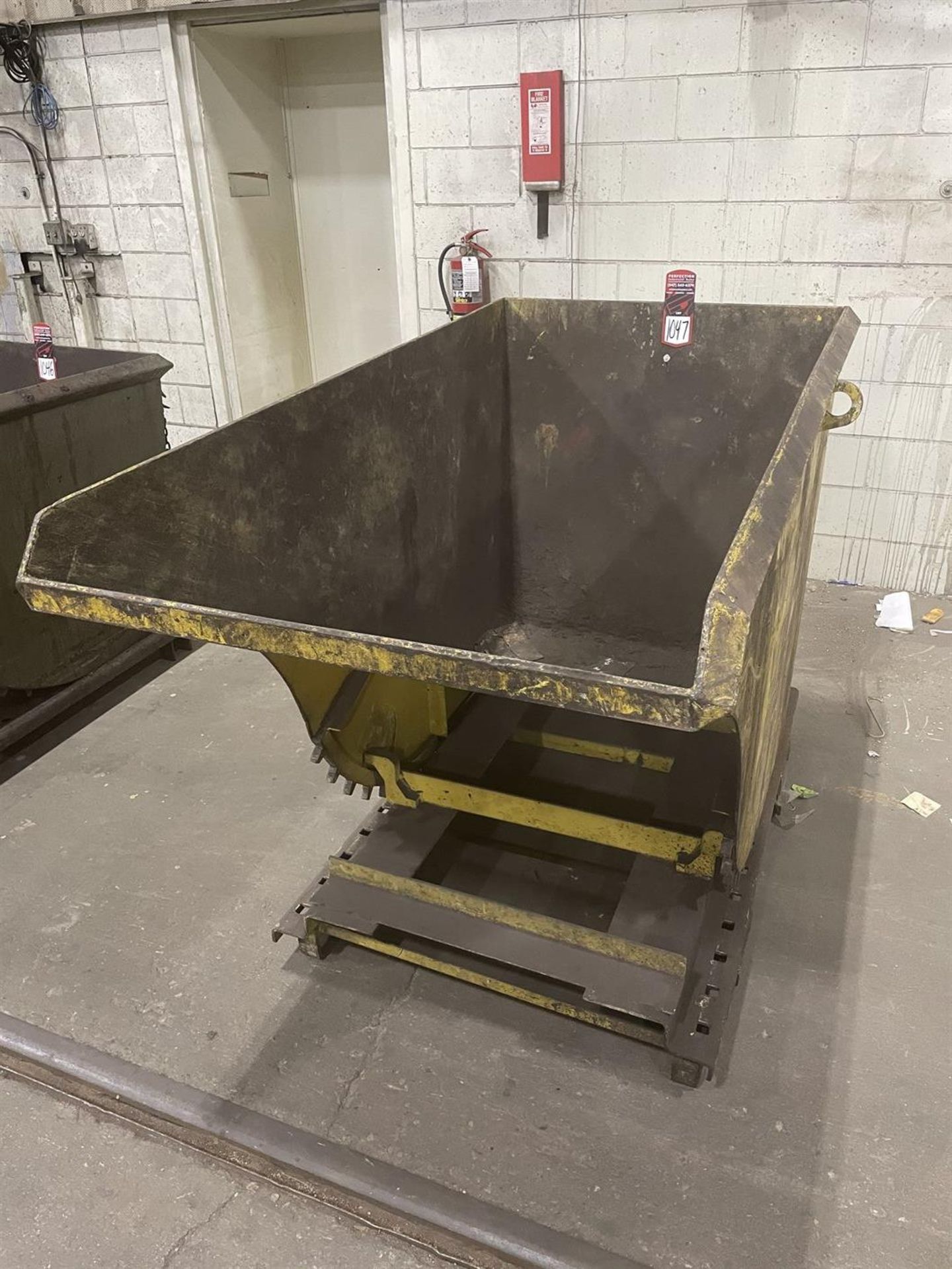 1/2-Cubic Yard Self Dumping Hopper