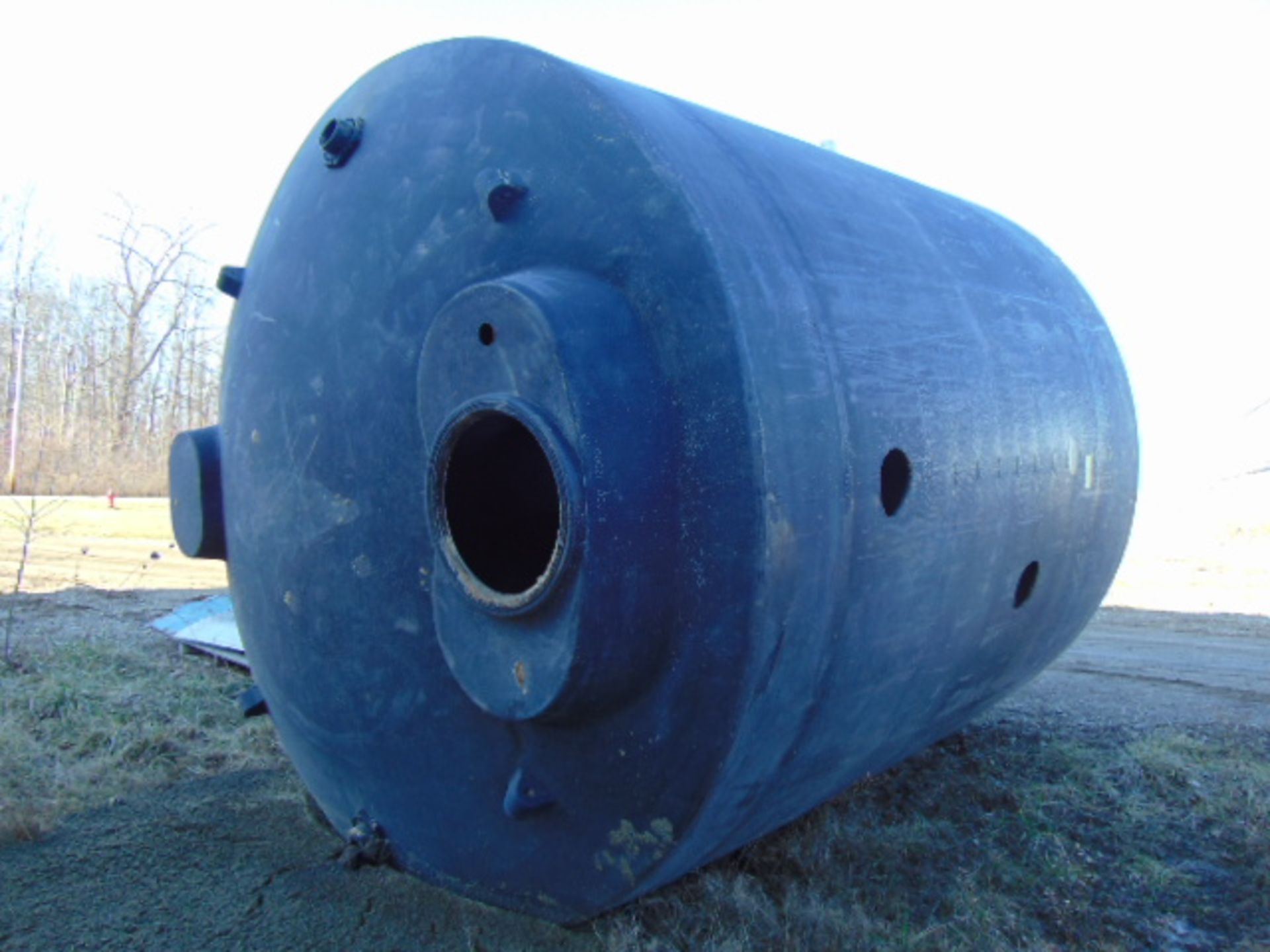 ROUND POLYURETHANE TANK, 10,000 gal. cap. - Image 2 of 2