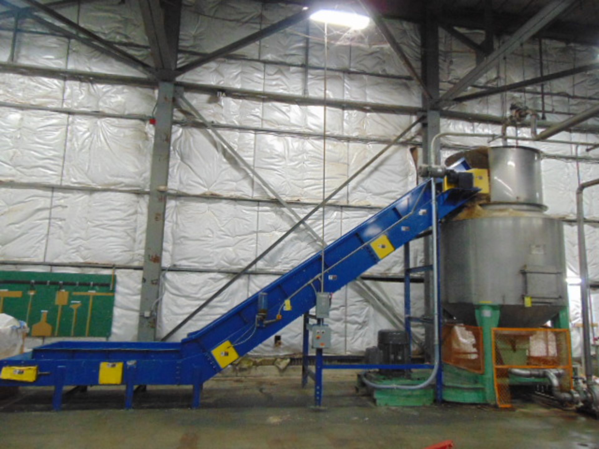 HYDROPULPER, TAIWAN PULP MOLDING MDL. TPM-P802, mfg. 5/2015, 100 HP, w/48" x 30' inclined belt