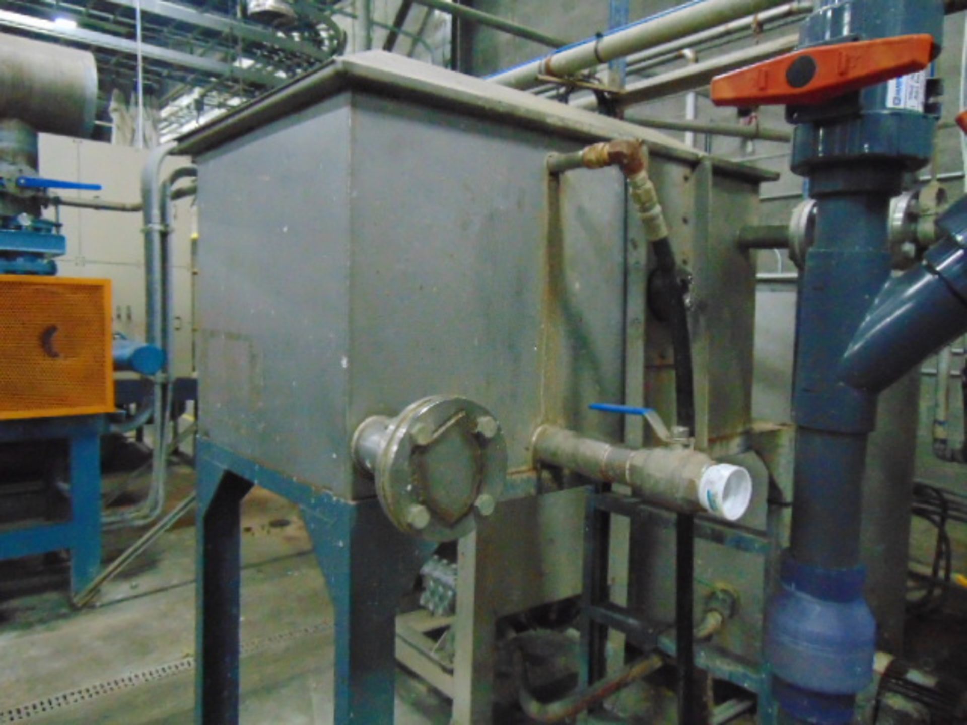 BUFFER TANK, TAIWAN PULP MOLDING MDL. TPM-BTAE, approx. 150 gal., w/pump - Image 6 of 8