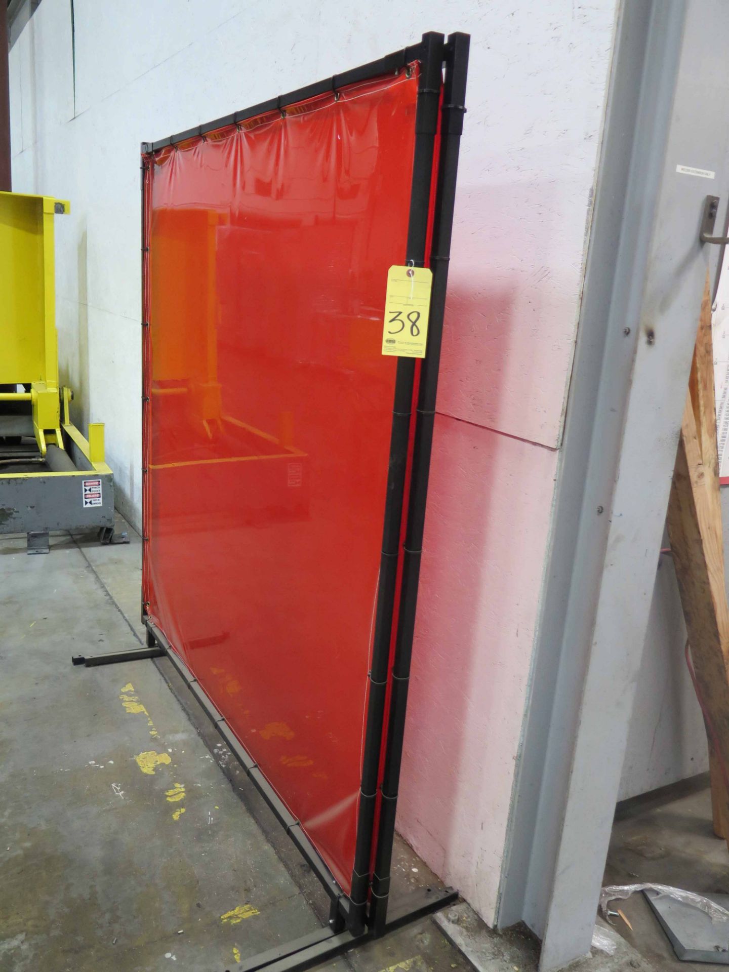 LOT OF WELDING SCREENS (2)