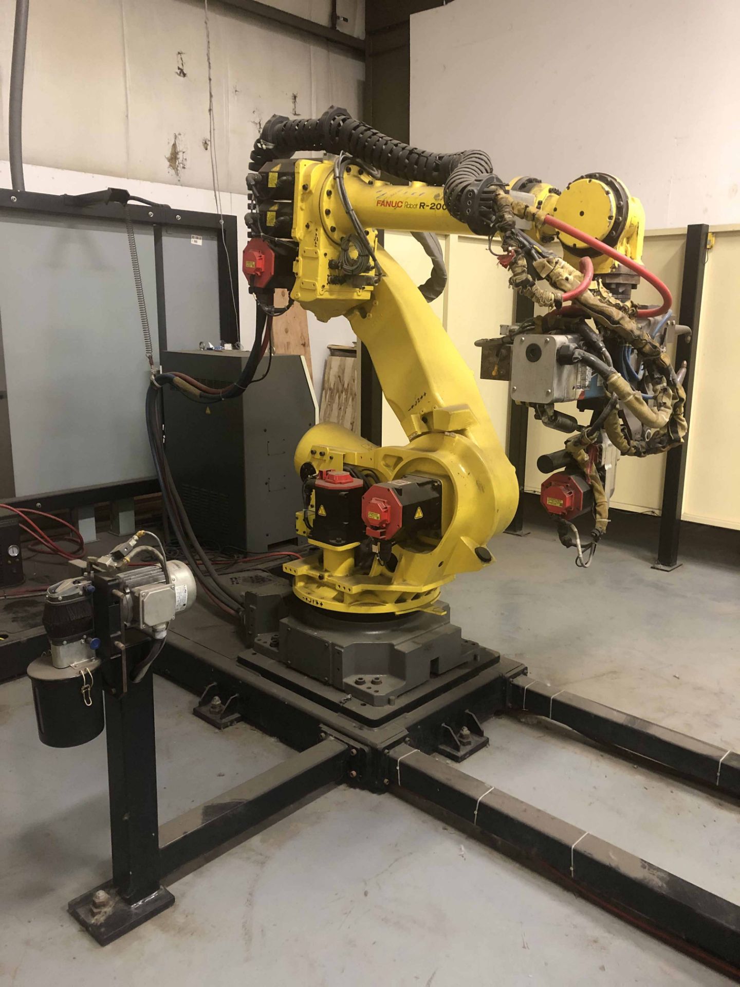 ROBOTIC SPOT WELDING CELL, FANUC ROBOT R-2000iB 165F, new 2007, Fanuc R30IA control, 6-axis, 363 - Image 2 of 6