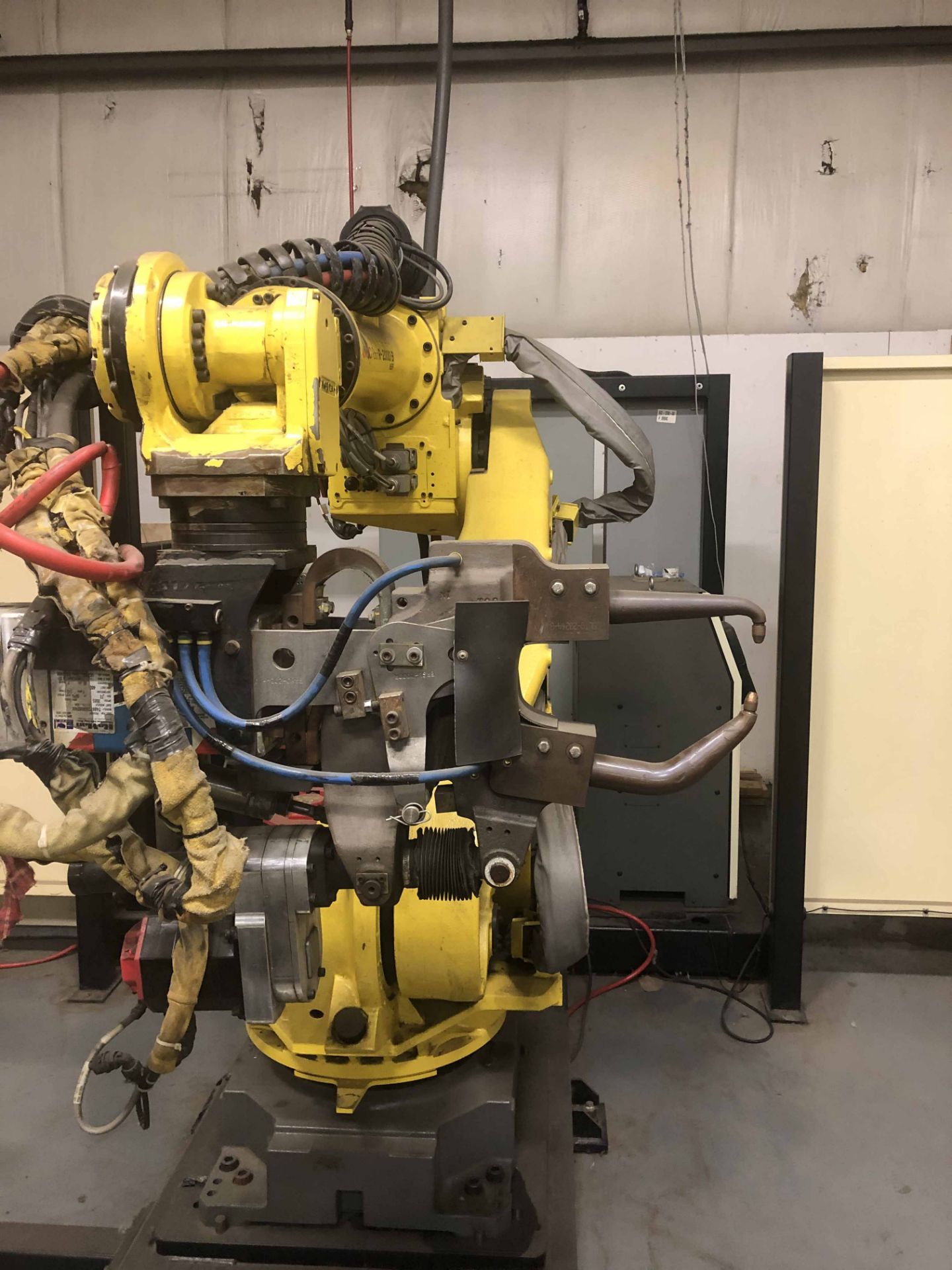 ROBOTIC SPOT WELDING CELL, FANUC ROBOT R-2000iB 165F, new 2007, Fanuc R30IA control, 6-axis, 363