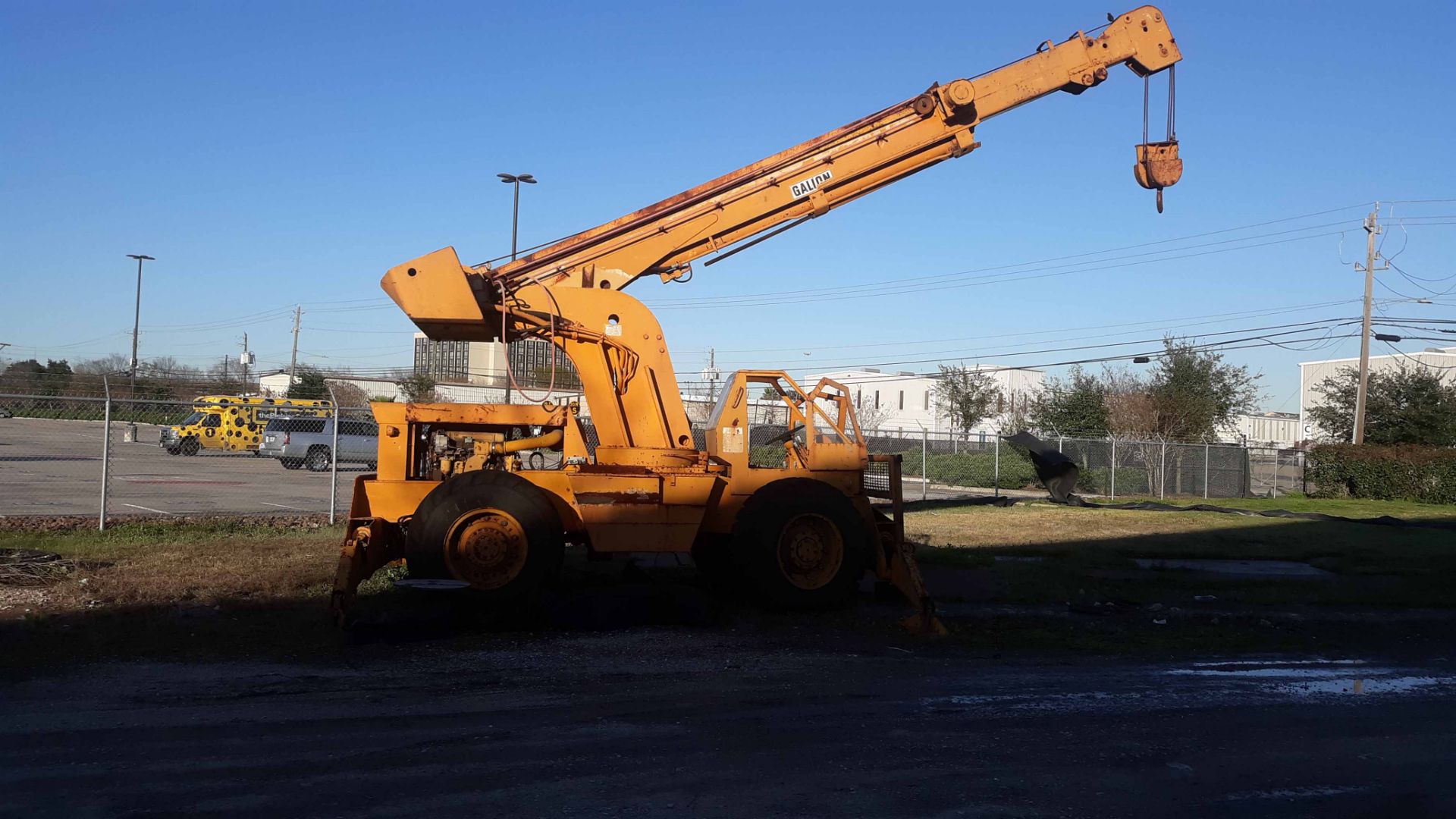 TELESCOPING HYDRAULIC CRANE, GALION, Detroit Diesel engine, hyd. outriggers, 15 T. est. cap. (out of