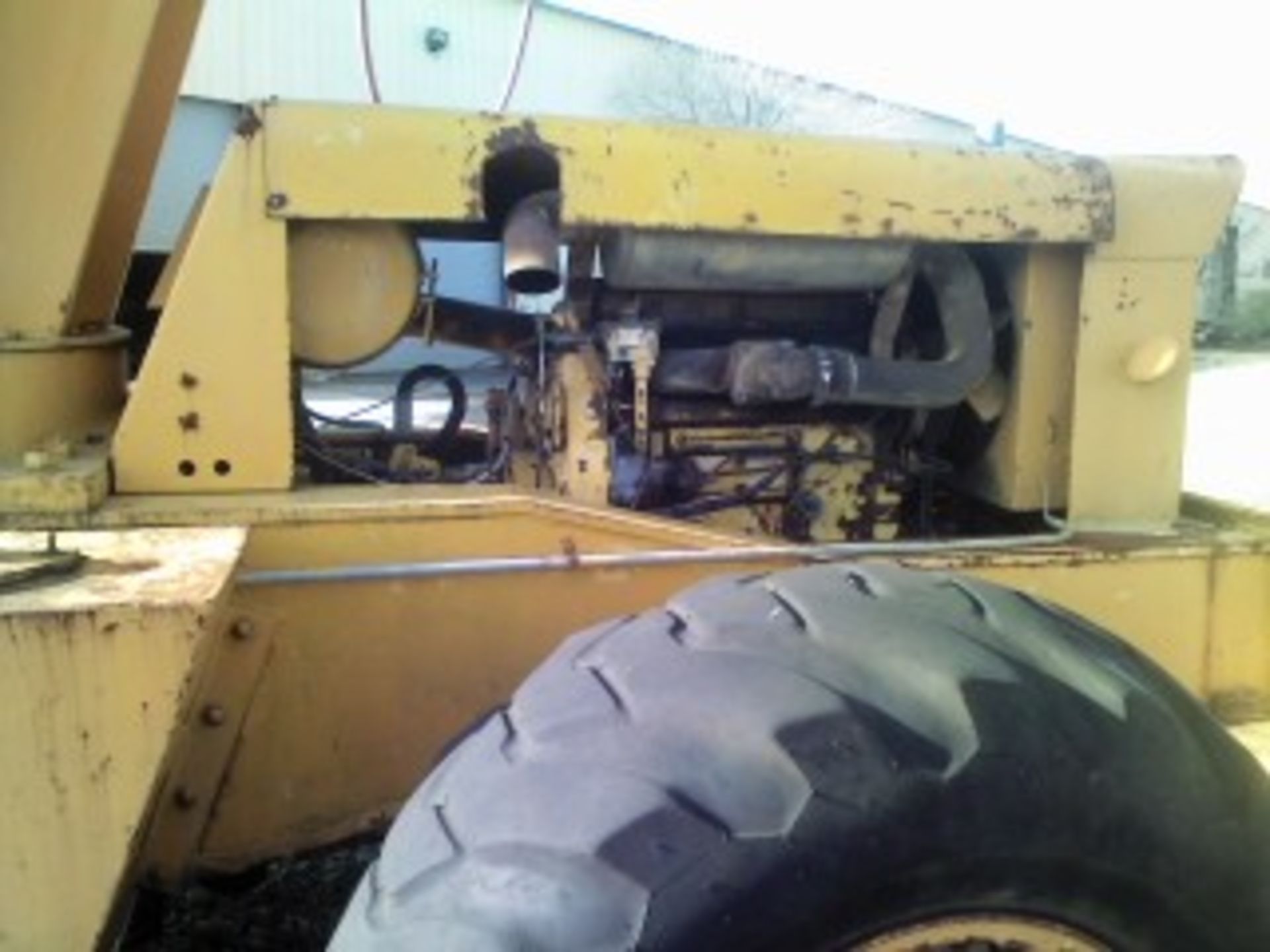 TELESCOPING HYDRAULIC CRANE, GALION, Detroit Diesel engine, hyd. outriggers, 15 T. est. cap. (out of - Image 6 of 8
