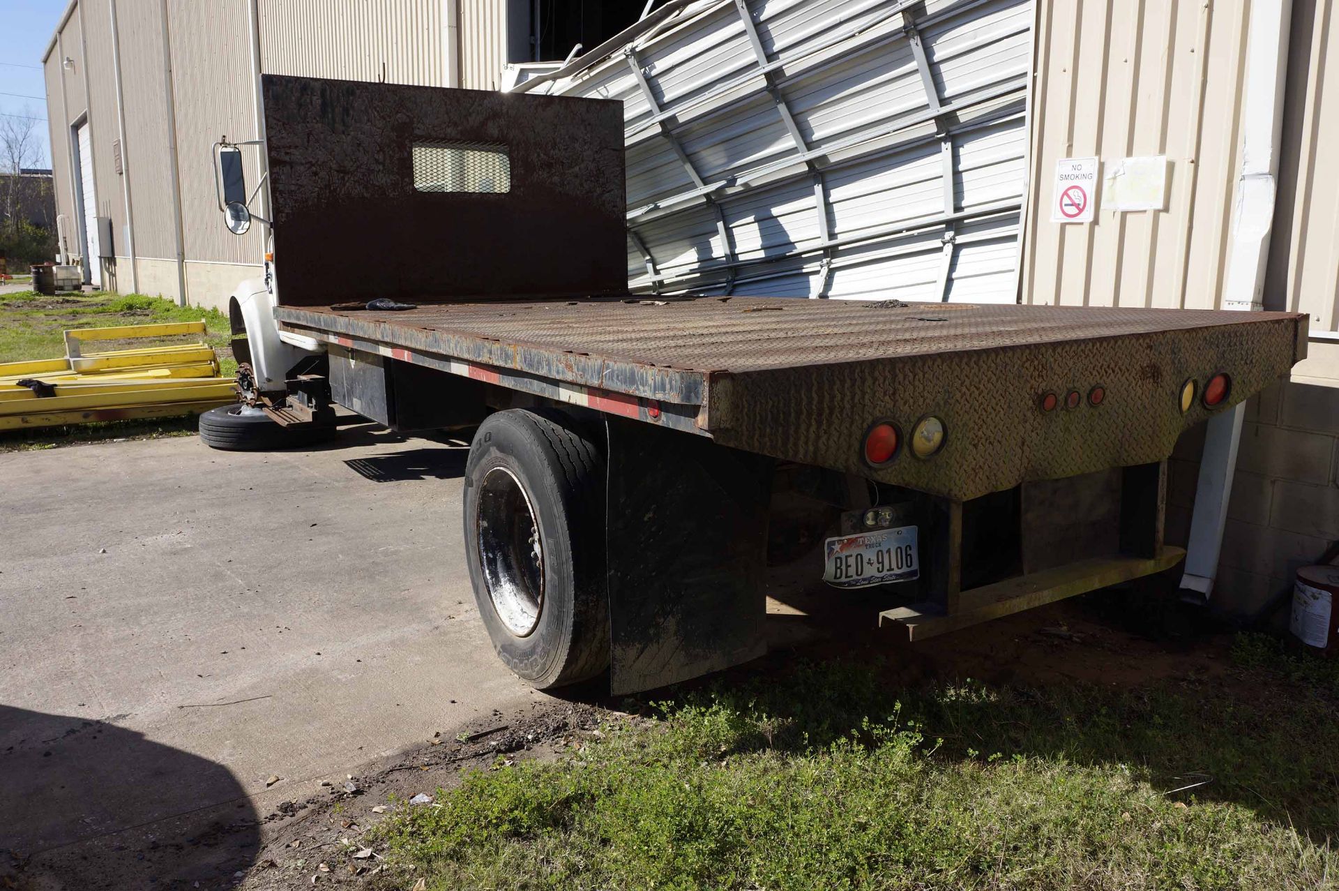 FLATBED TRUCK, INTERNATIONAL MDL. 360, steel diamond plate bed (Out of service) (To be sold by photo - Image 3 of 4