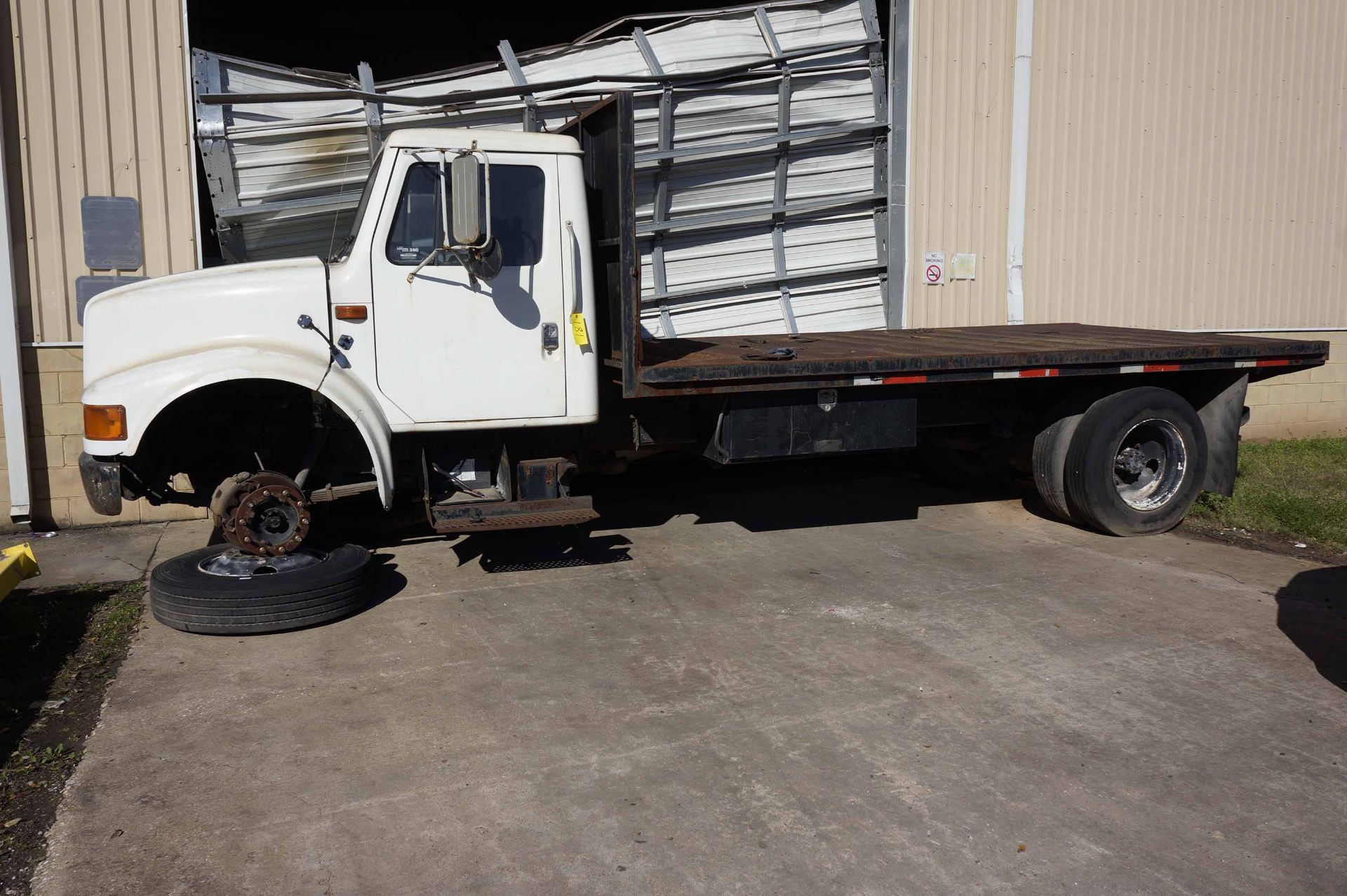 FLATBED TRUCK, INTERNATIONAL MDL. 360, steel diamond plate bed (Out of service) (To be sold by photo