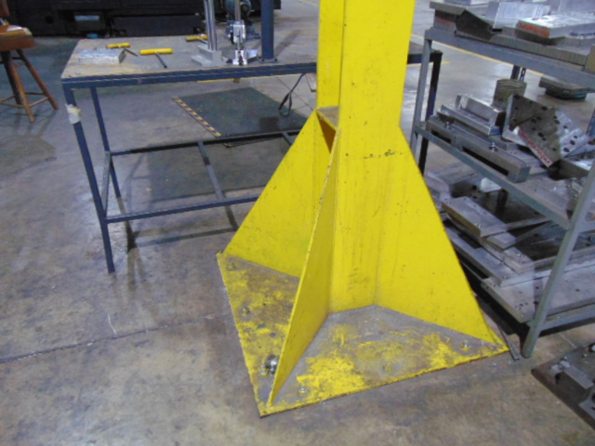 FREE STANDING PEDESTAL JIB CRANE, 1/2 T. X 16' REACH, approx. 10' ht. under rail, Dayton 1/2 T. - Image 4 of 5