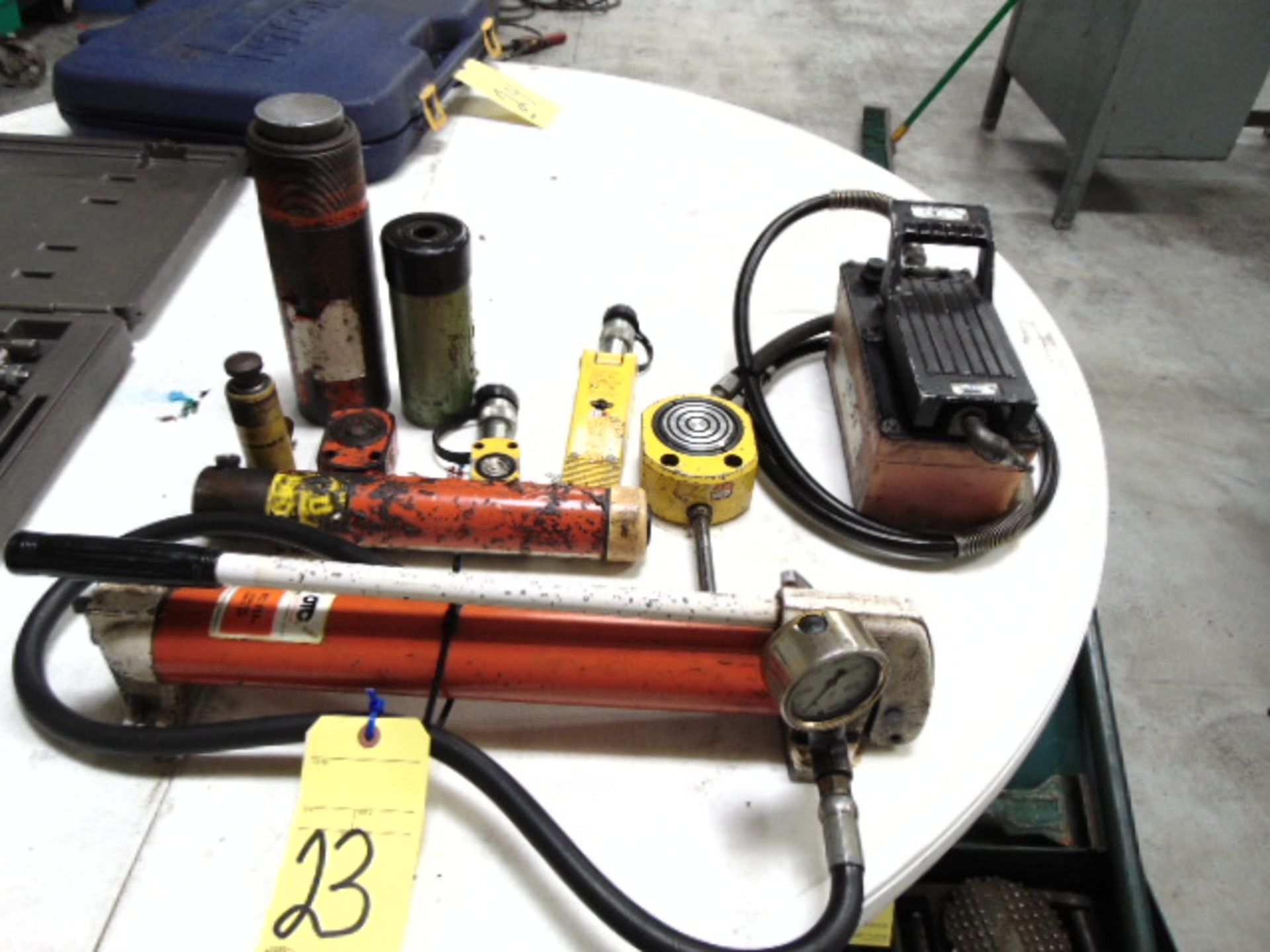 LOT CONSISTING OF: hydraulic power unit, w/(8) hydraulic jacks, assorted