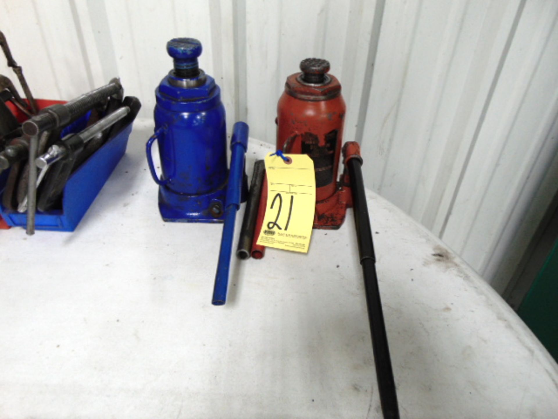 LOT OF HYDRAULIC BOTTLE JACKS (2), 20 T. cap.