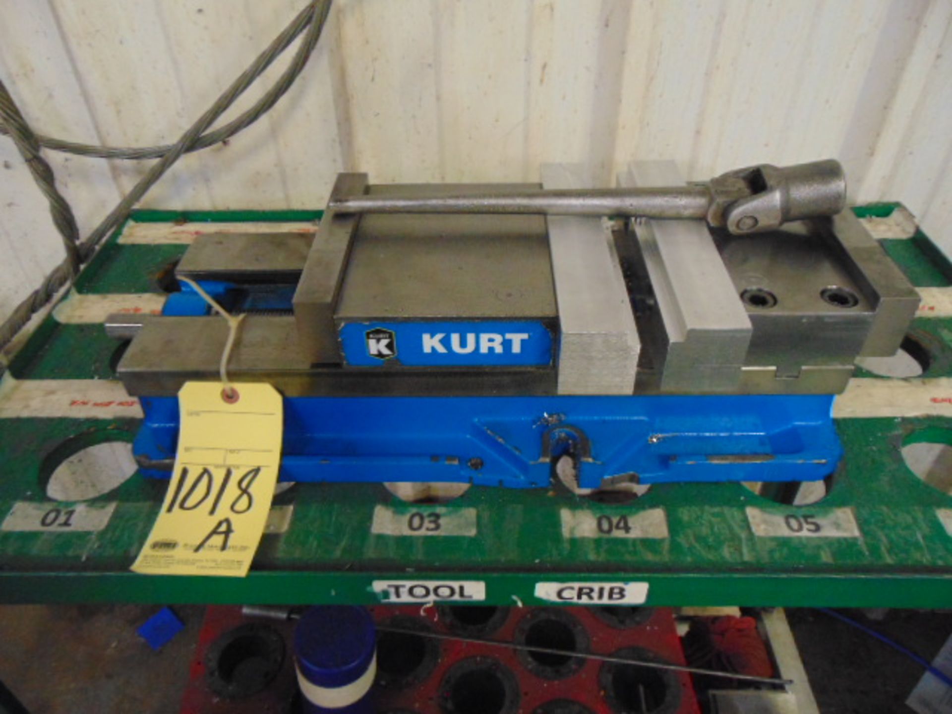 MACHINE VISE, KURT 8"