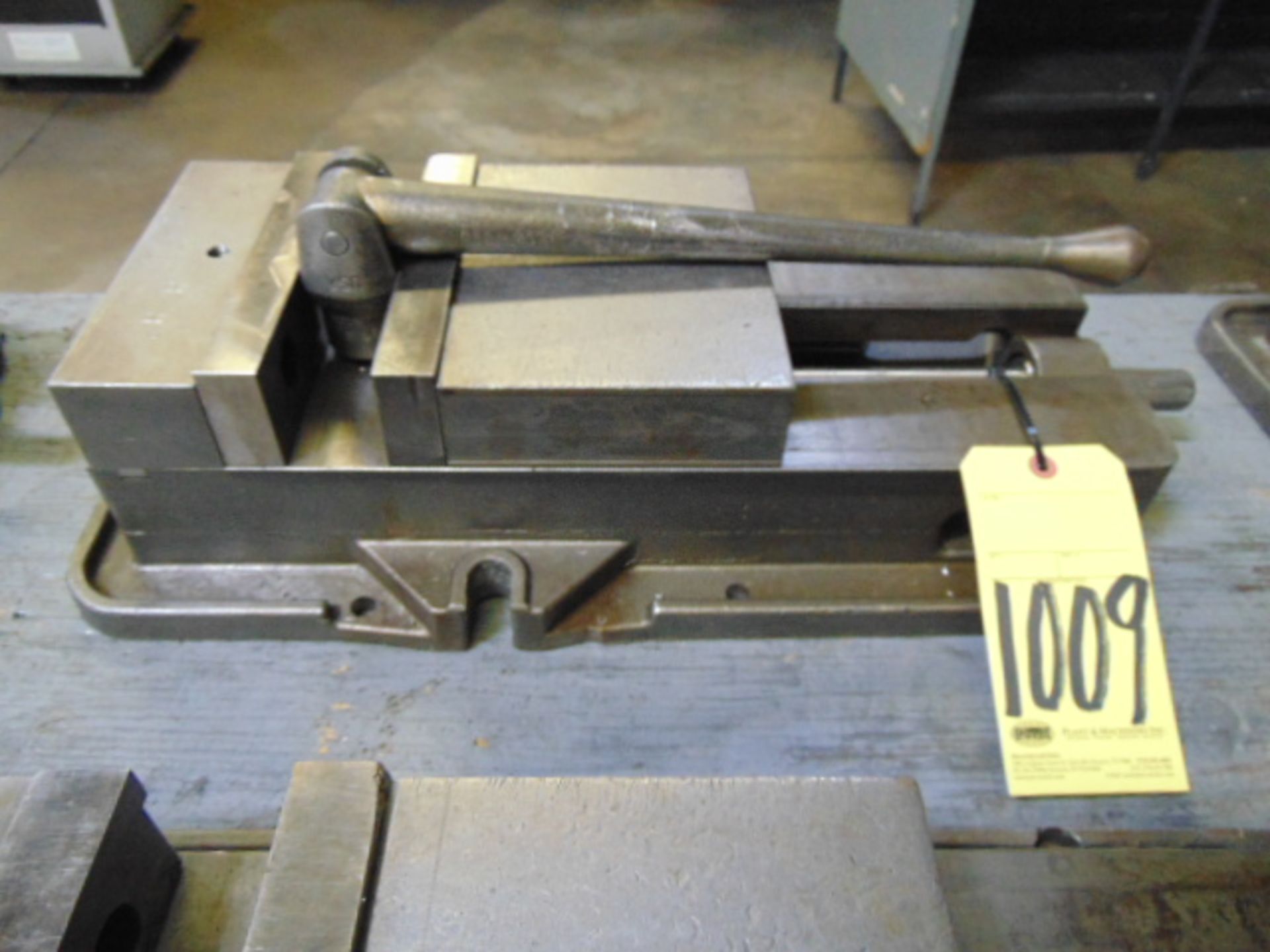 MACHINE VISE, KURT 8"