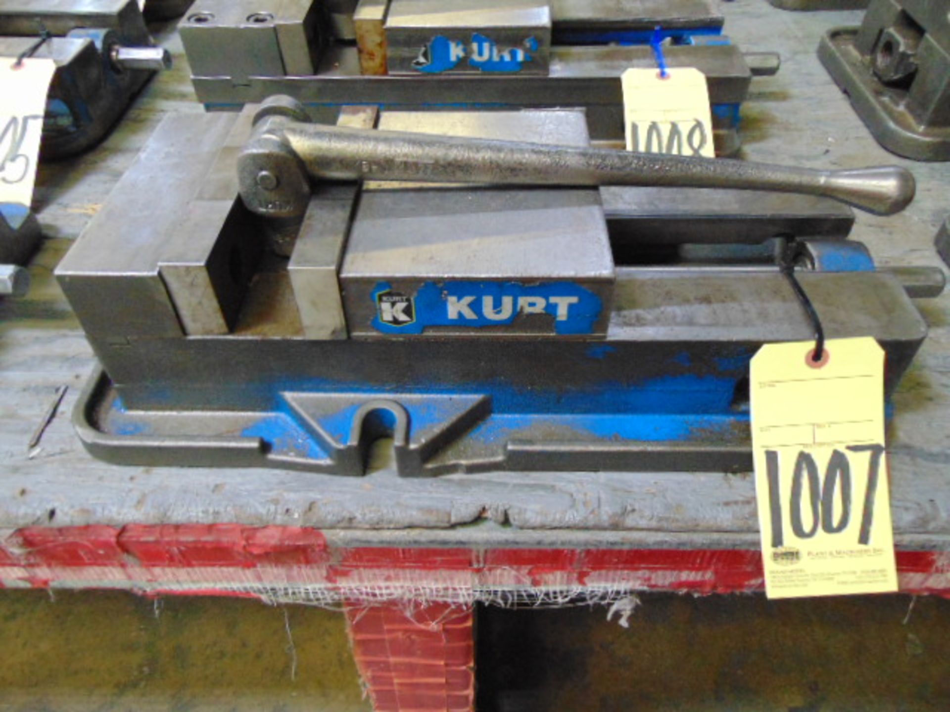 MACHINE VISE, KURT 8"