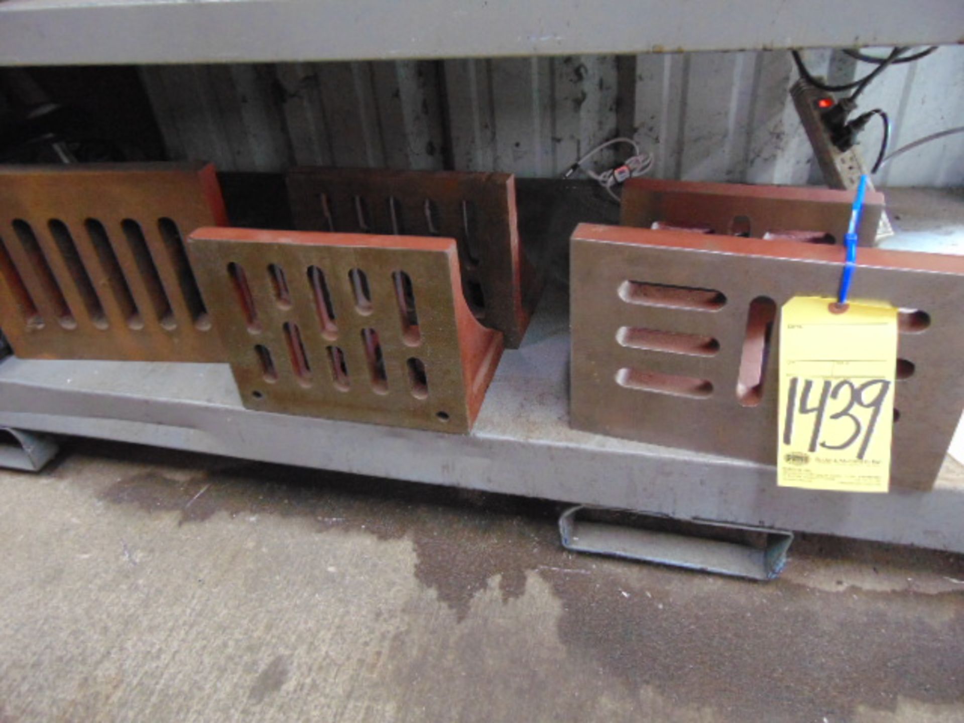 LOT OF ANGLE PLATES, assorted