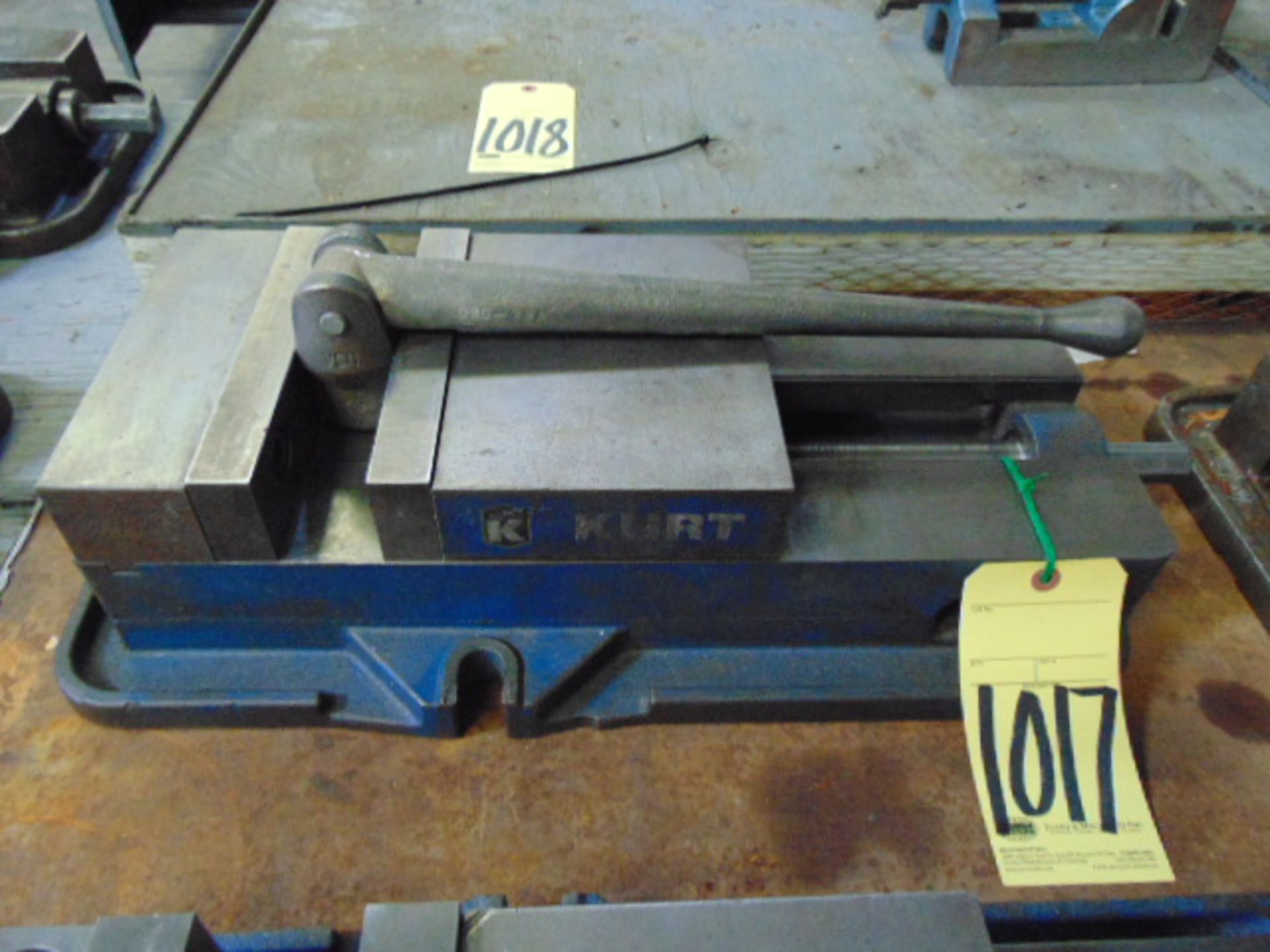 MACHINE VISE, KURT 8"