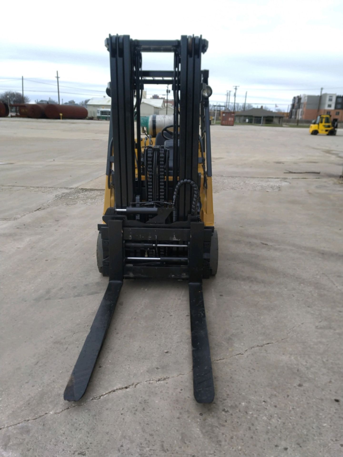 FORKLIFT, CATERPILLAR 10,000 LB. BASE CAP. MDL. GC45KS1, new 2006, LPG, 90" triple stage mast, - Image 2 of 4