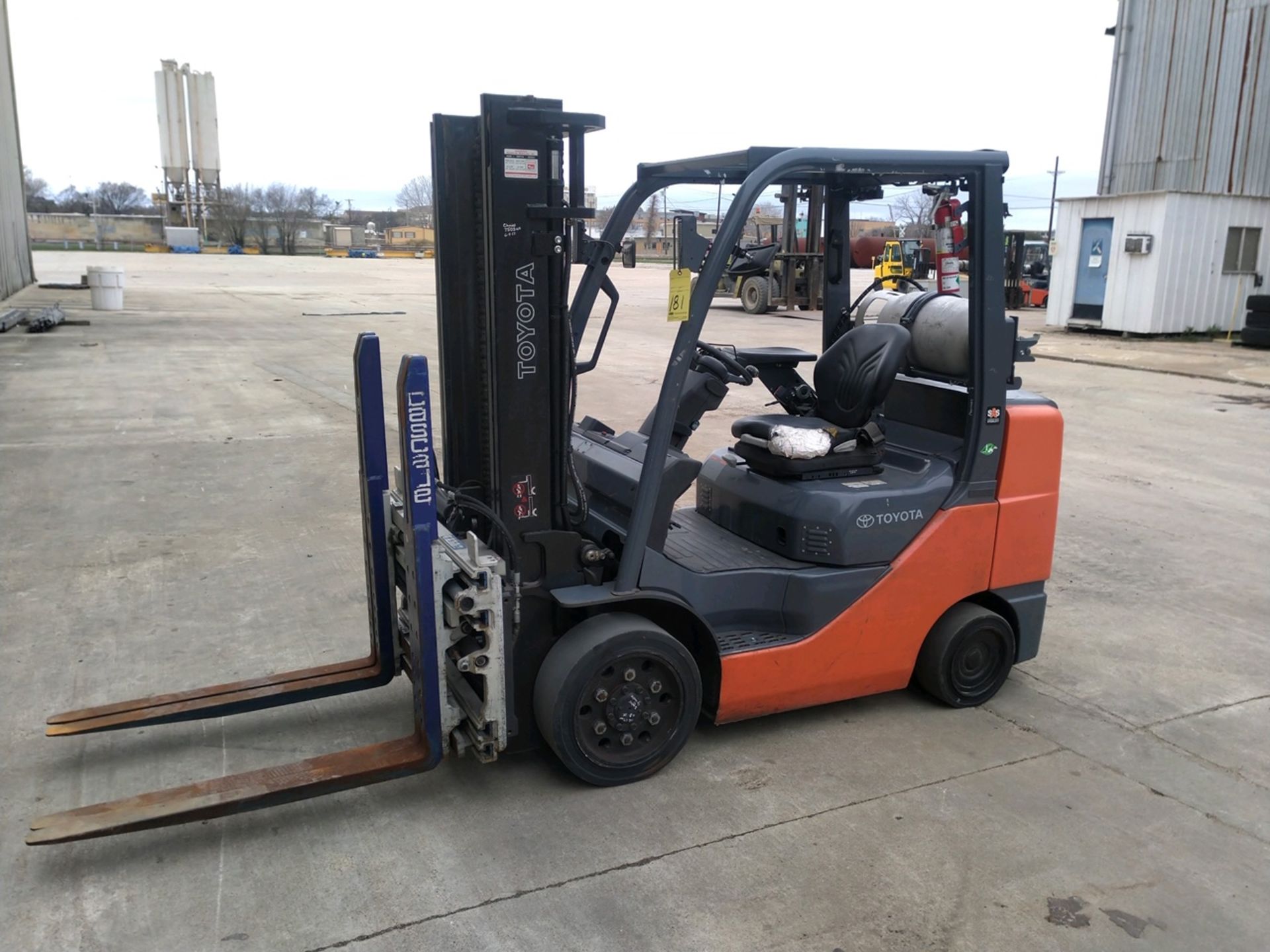 FORKLIFT, TOYOTA 7,000 LB. BASE CAP. MDL. 8FGCU32, new 2014, LPG, 88" standard mast, 131" lift