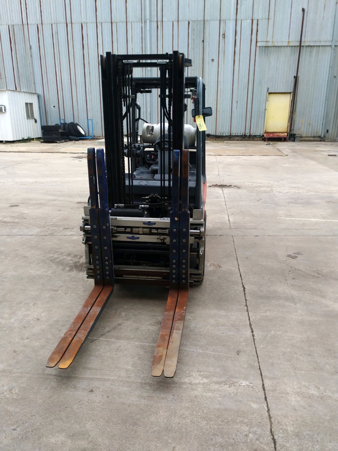 FORKLIFT, TOYOTA 7,000 LB. BASE CAP. MDL. 8FGCU32, new 2014, LPG, 88" standard mast, 131" lift - Image 2 of 4