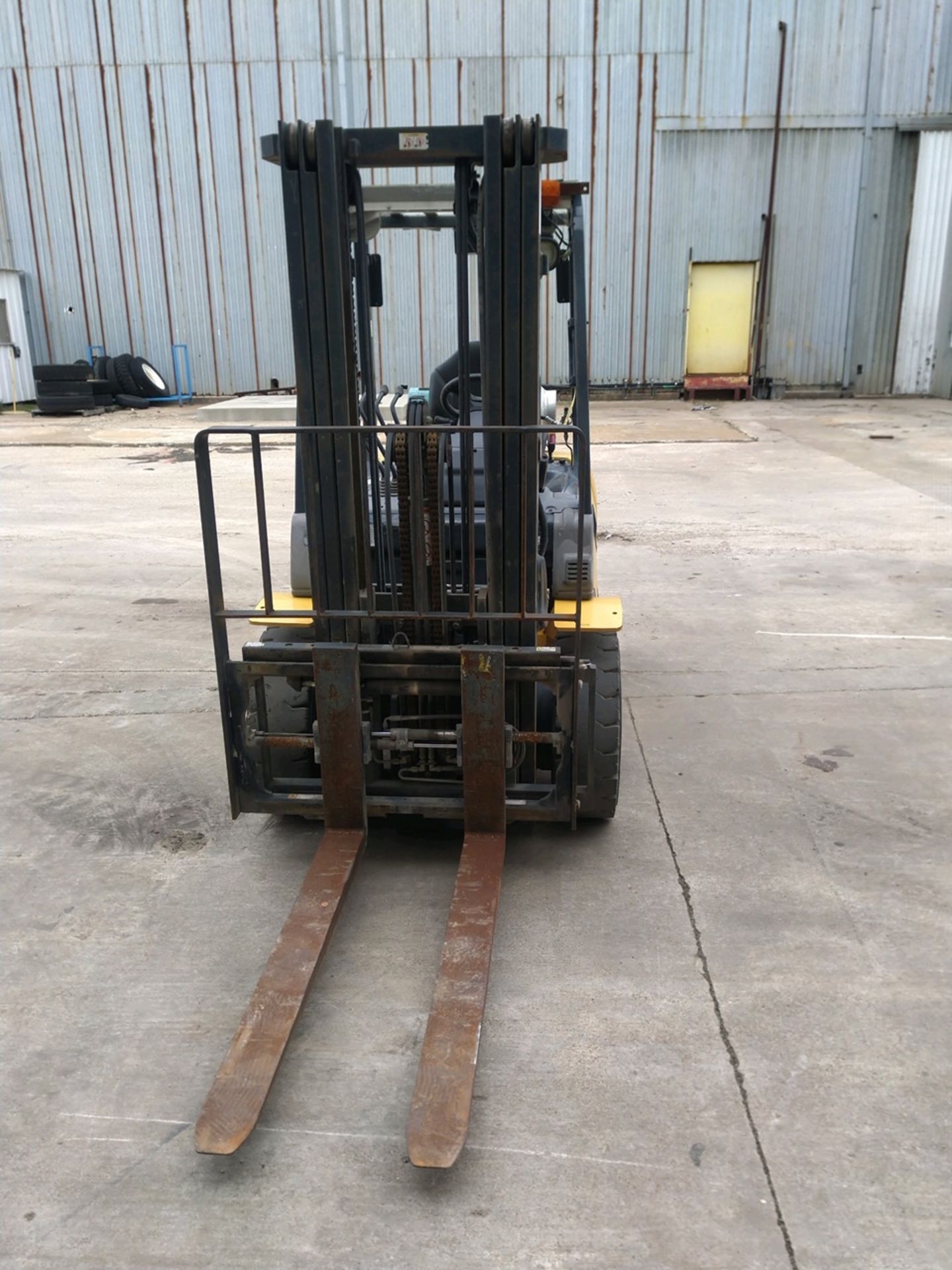 FORKLIFT, KOMATSU 6,000 LB. BASE CAP. MDL. FG30HT-16, new 2013, 86" triple stage mast, 185" lift - Image 2 of 4