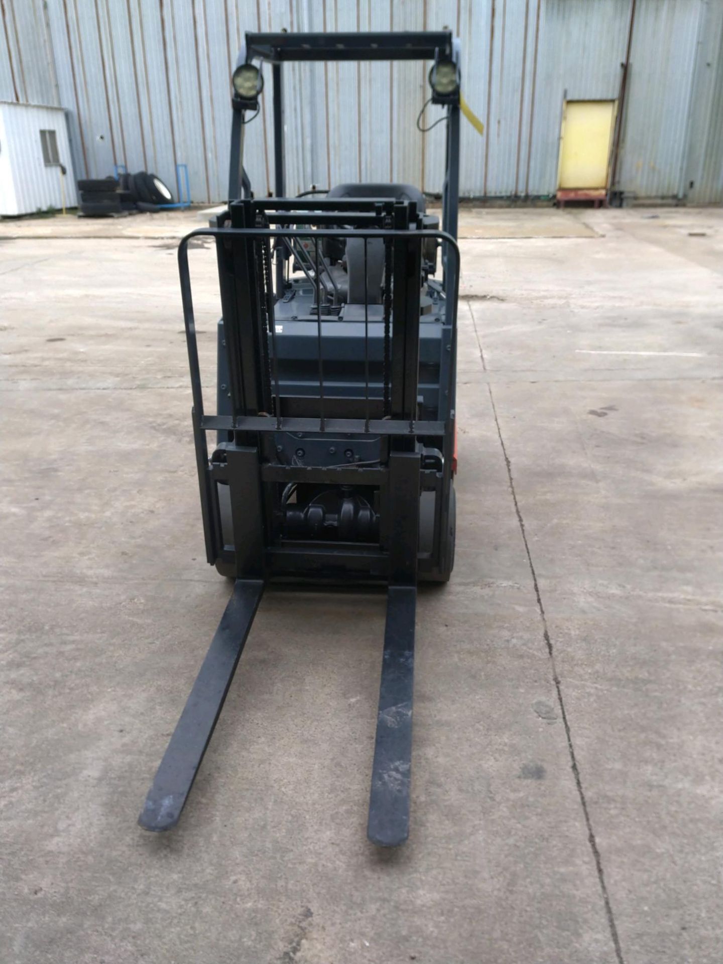 FORKLIFT, TOYOTA 3,000 LB. BASE CAP. MDL. 8FGCU15, new 2013, LPG, 90" standard mast, cushion - Image 2 of 4