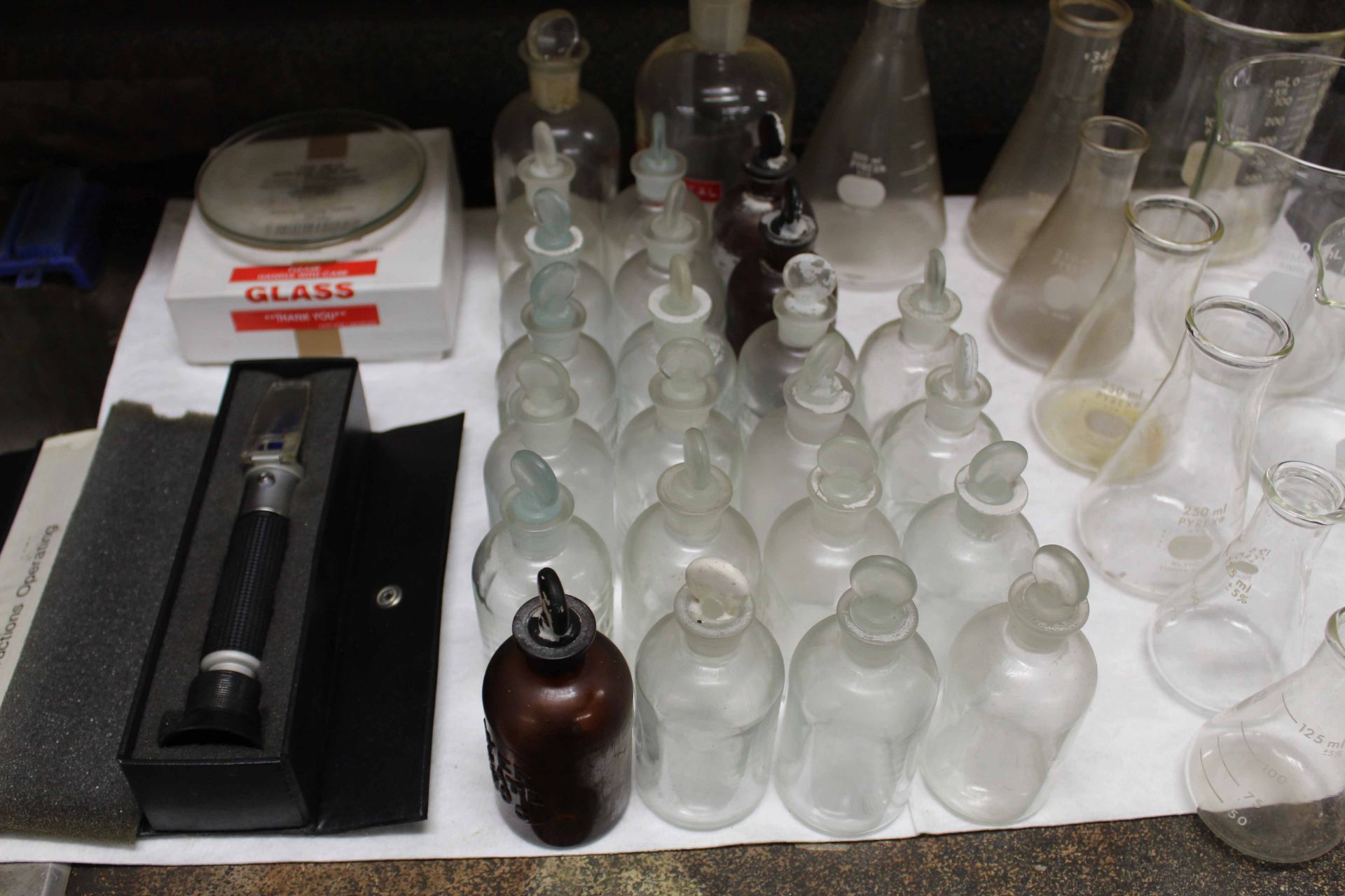 LOT OF LABORATORY GLASS WARE: BOD bottles, breakers, graduated cylinders, flasks, stir sticks, - Image 2 of 4