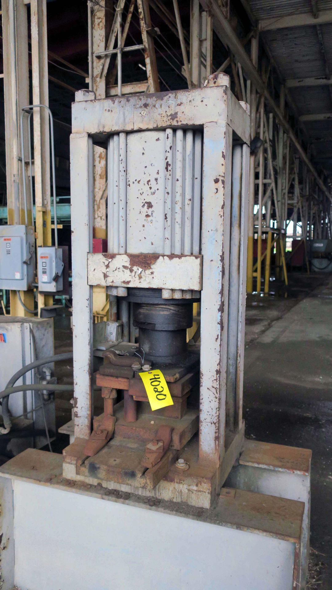 HYDRAULIC PUNCH, CUSTOM BUILT APPROX. 250 T. CAP. 4-POST, 18" x 12" dist. btn. posts, unitized