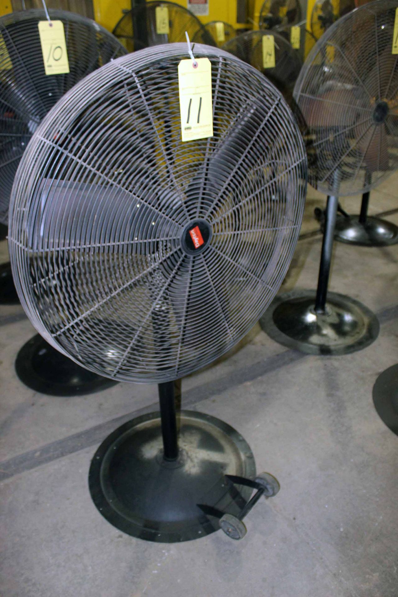 PEDESTAL SHOP FAN, DAYTON, 30"