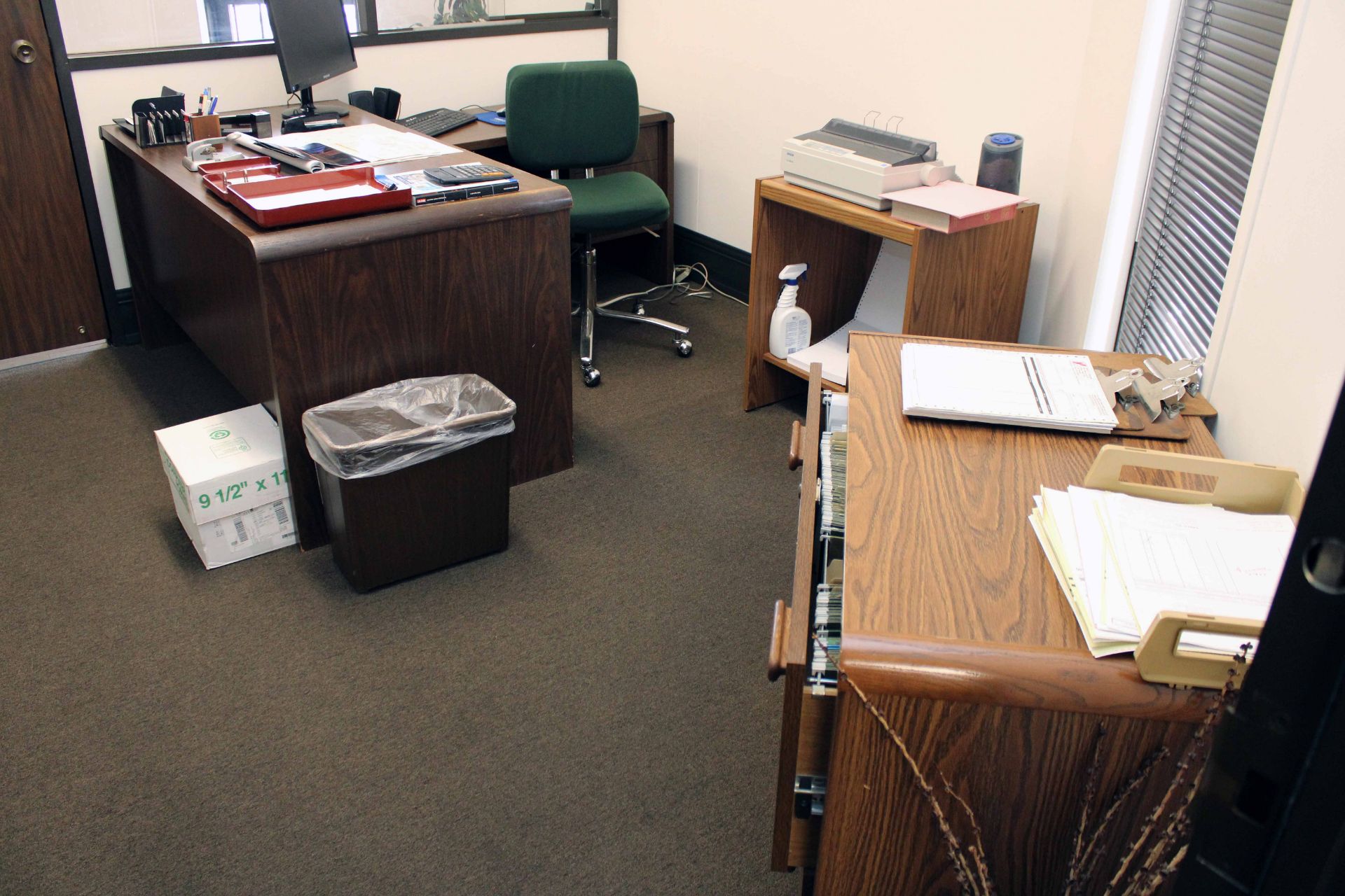 LOT OF FURNITURE IN OFFICE (electronics not included) - Image 3 of 4