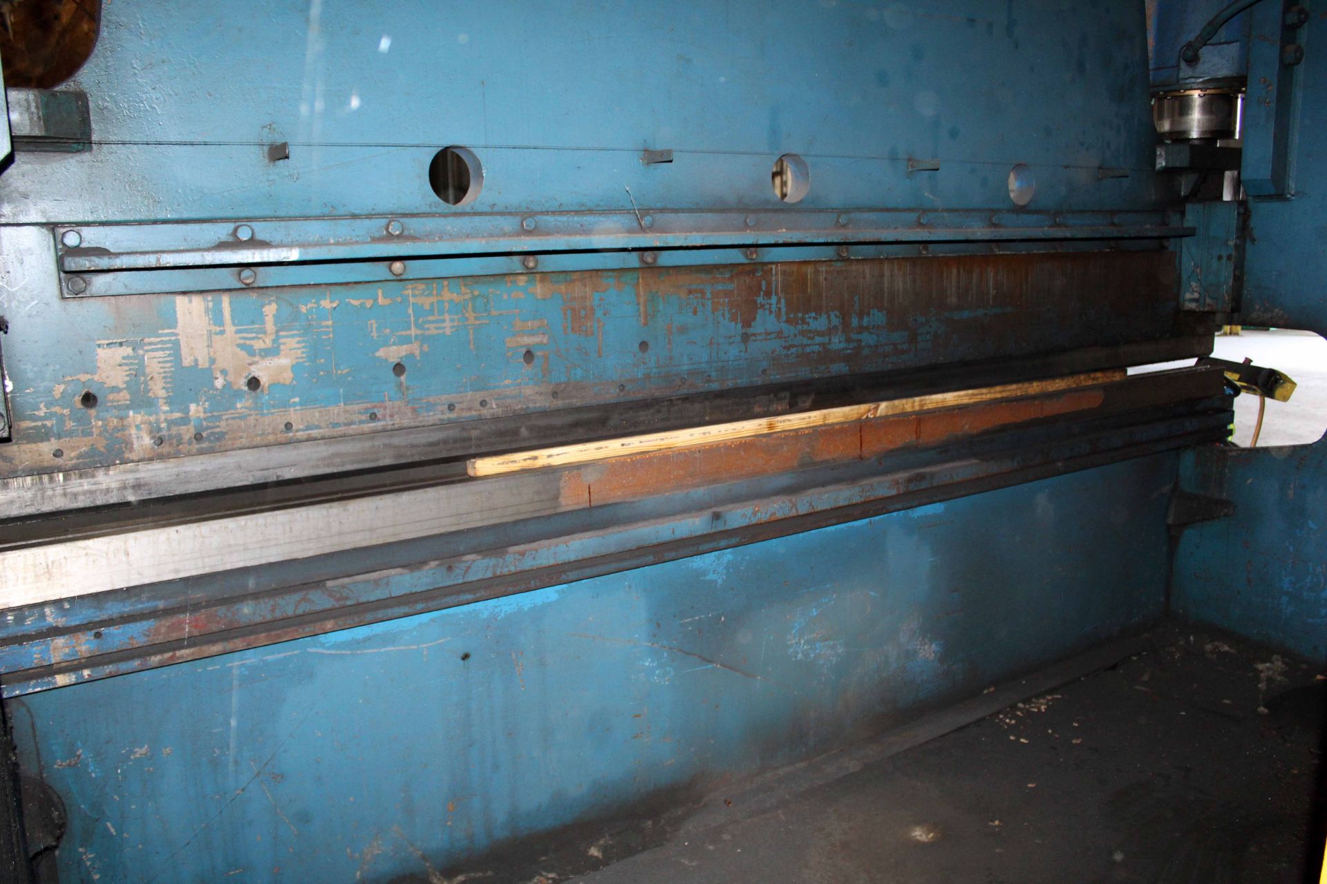 HYDRAULIC PRESSBRAKE, PACIFIC APPROX. 300 T. CAP., 16’ overall bending length, 12’ distance btwn. - Image 4 of 5