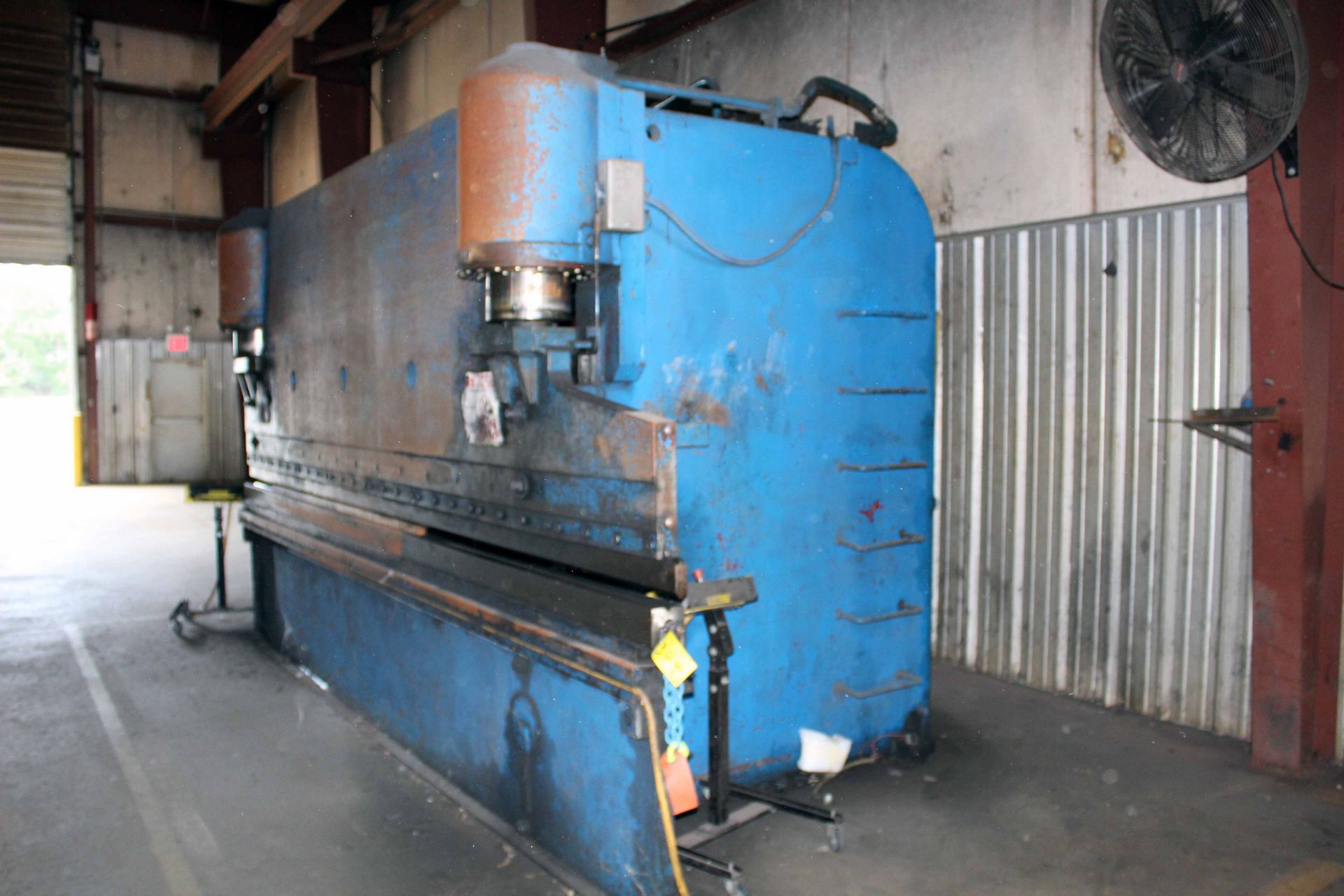 HYDRAULIC PRESSBRAKE, PACIFIC APPROX. 300 T. CAP., 16’ overall bending length, 12’ distance btwn. - Image 2 of 5