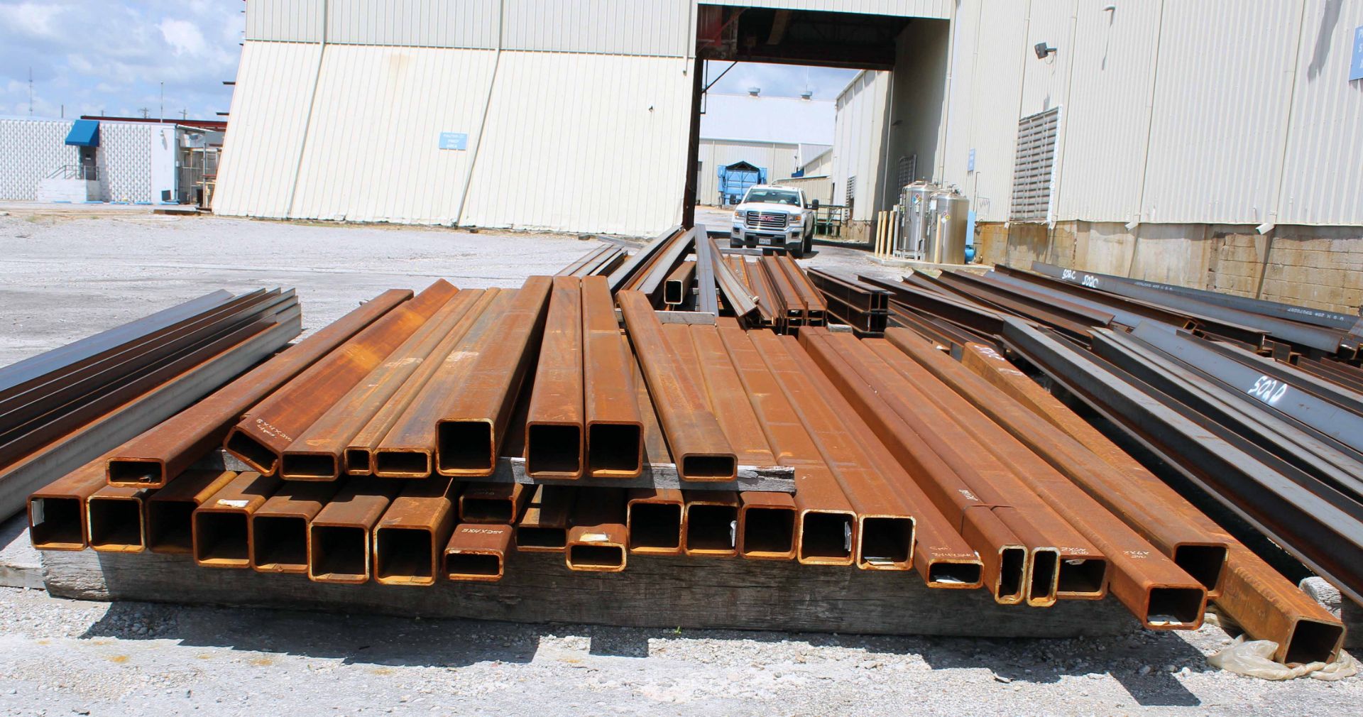 LOT OF RAW MATERIAL CONSISTING OF: square & rect. tubing, 8" x 4" x 20' & 8" x 8" x 20' - Image 2 of 4