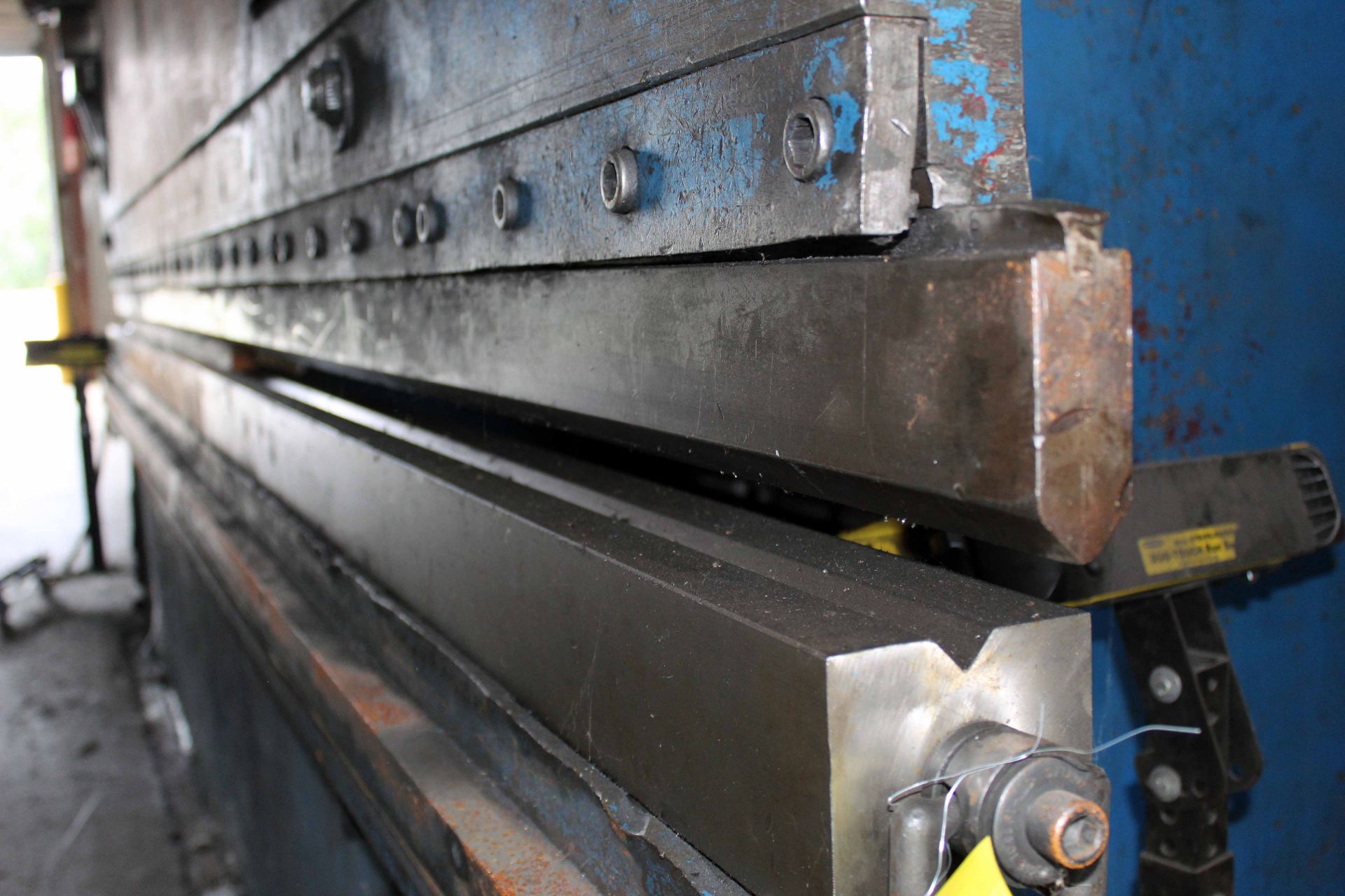 HYDRAULIC PRESSBRAKE, PACIFIC APPROX. 300 T. CAP., 16’ overall bending length, 12’ distance btwn. - Image 3 of 5