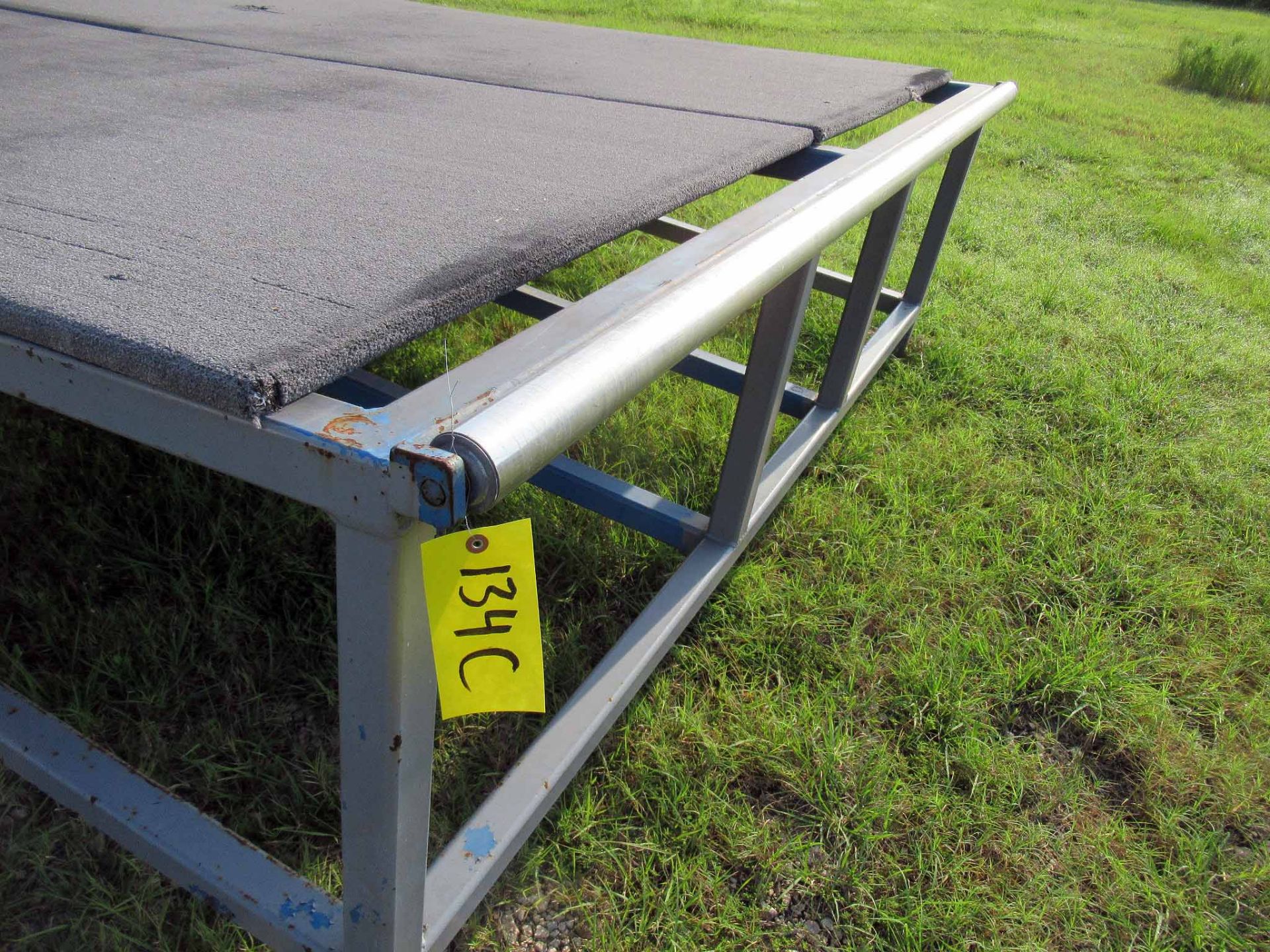 ANGLED SHEETING TABLE, Approx. 10' x 10', gravity fed with roller (Location 2: HMT, LLC, 23832 - Image 4 of 4