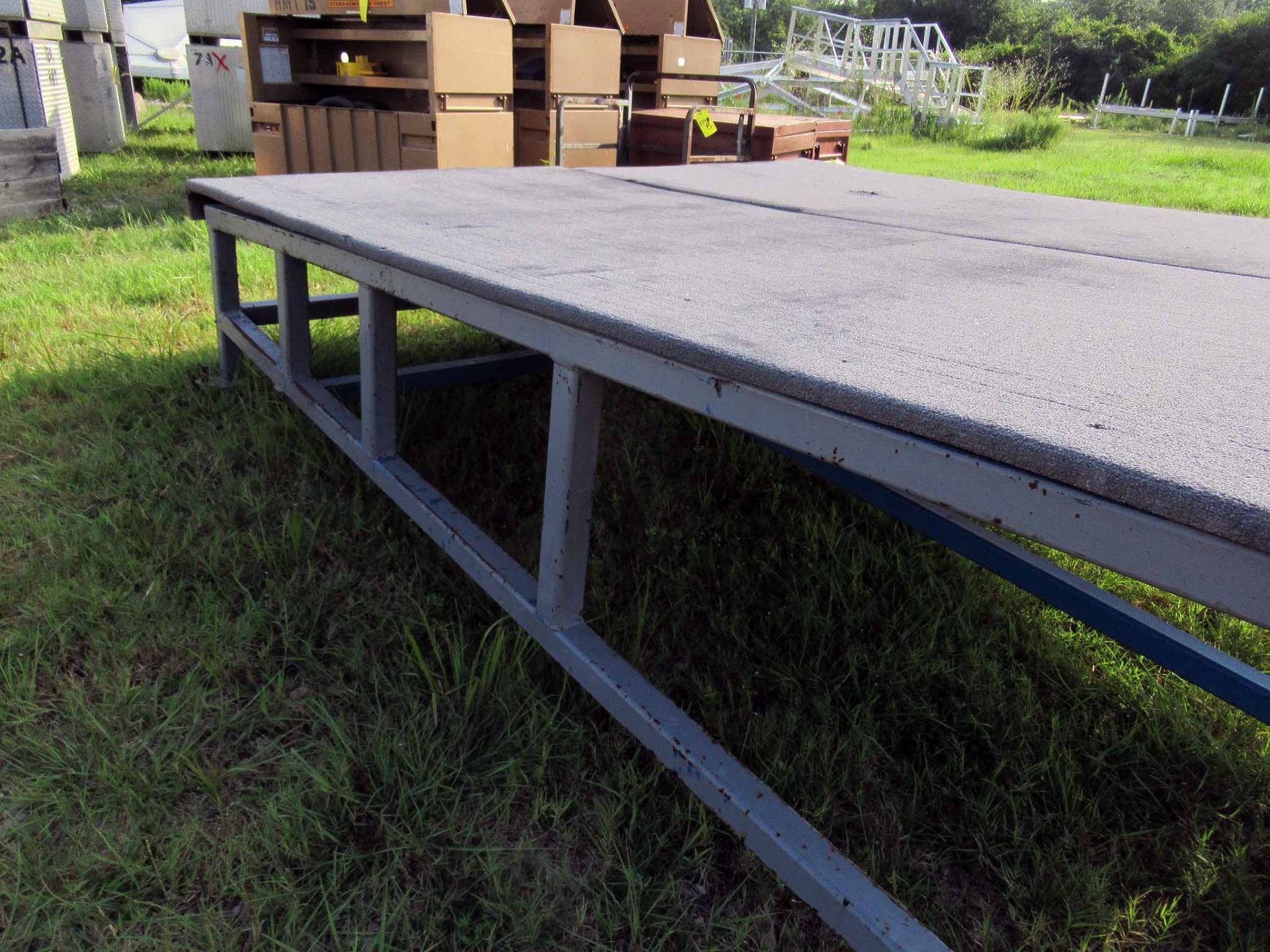 ANGLED SHEETING TABLE, Approx. 10' x 10', gravity fed with roller (Location 2: HMT, LLC, 23832 - Image 2 of 4