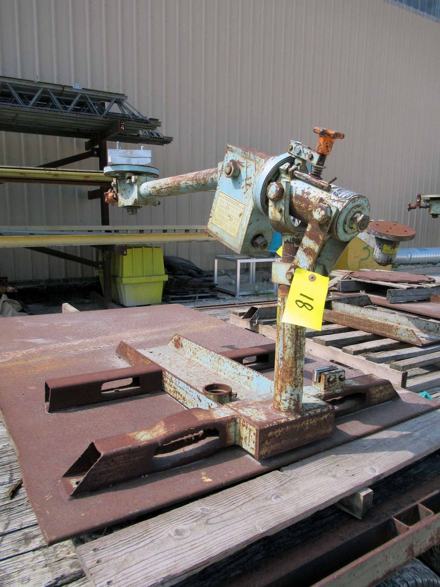 BALANCE WELDING POSITIONER, UNIVERSAL 1,000 LB. CAP. MDL. C1000, S/N 752366 (Location 1: