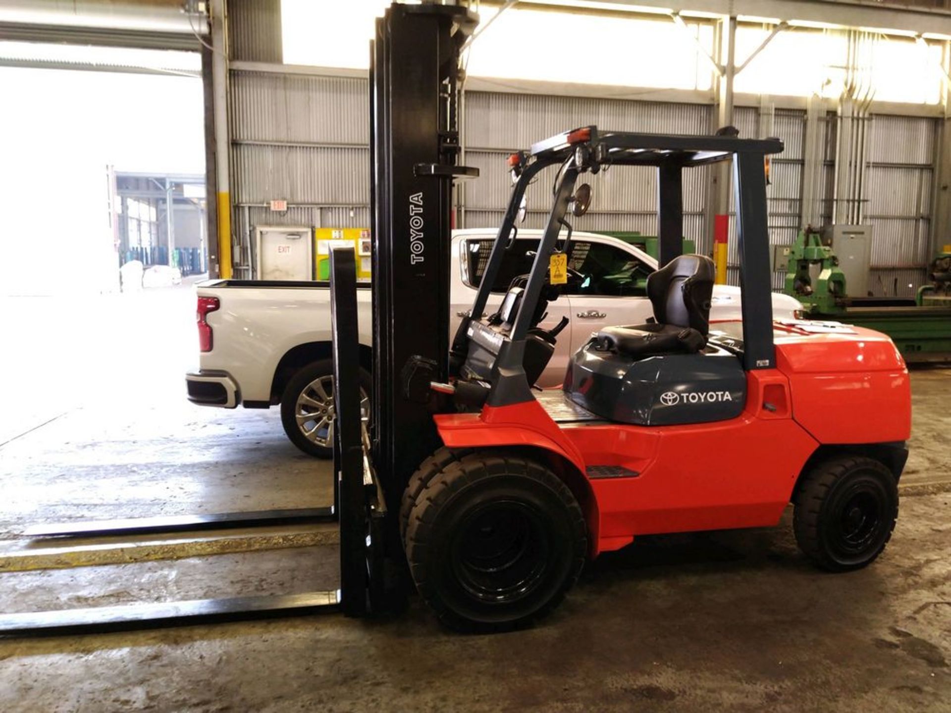 FORKLIFT, TOYOTA 10,000 LB. BASE CAP., diesel engine, dual drive pneumatic tires, 239" max. - Image 2 of 3