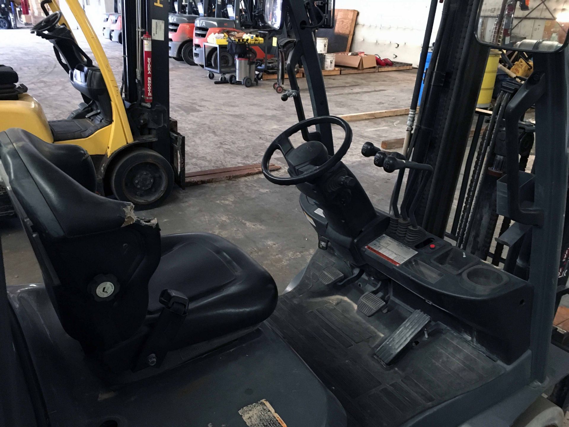 FORKLIFT, TOYOTA 5,000 LB BASE CAP MDL. 8FGCU25, new 2015, LPG, 189” max. lift ht., 83” 3-stage - Image 5 of 8