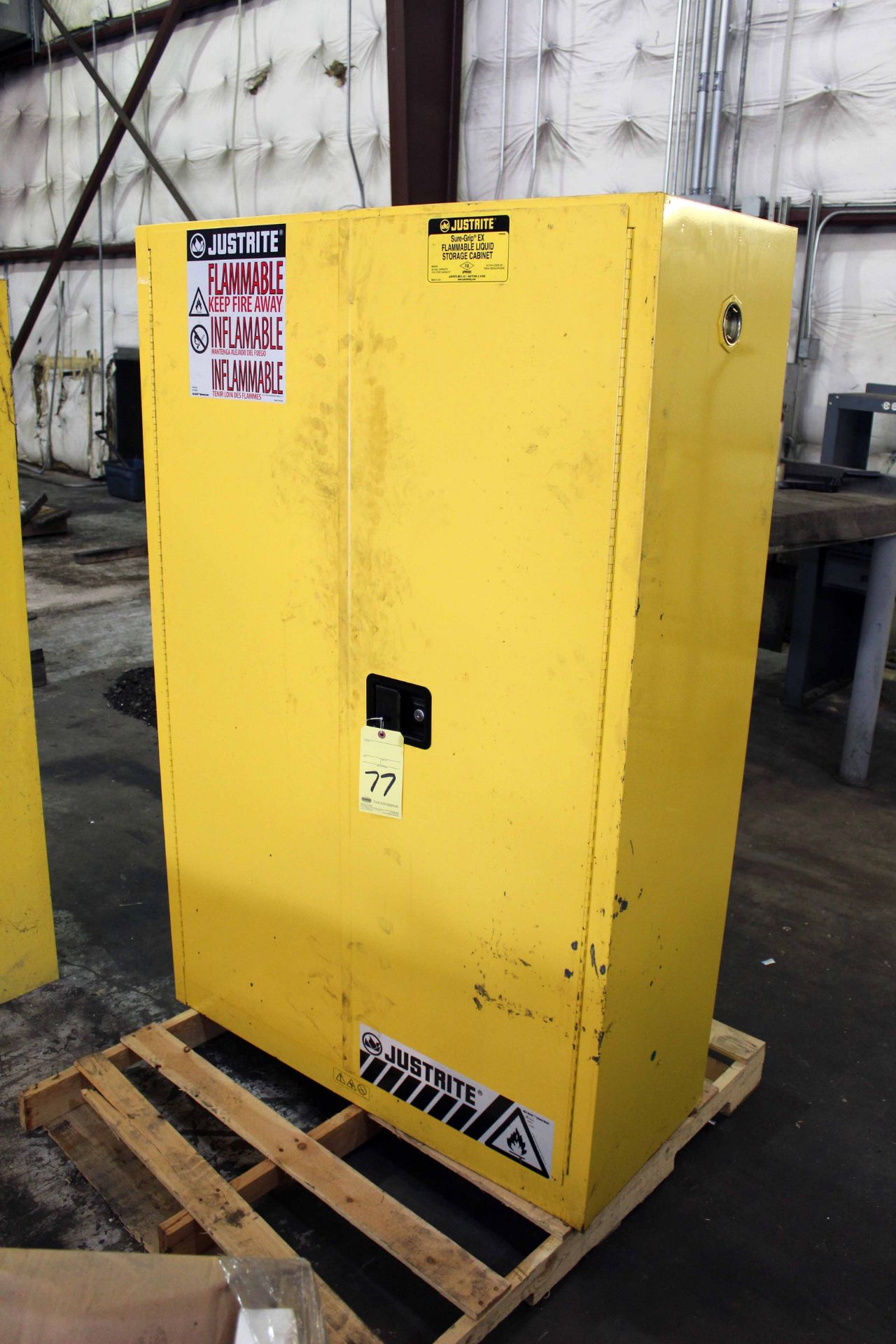 FLAMMABLE MATERIAL STORAGE CABINET - Image 3 of 4