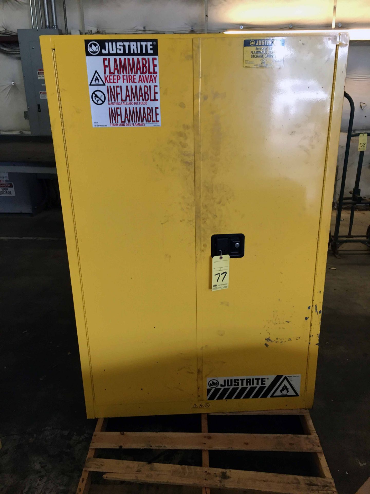 FLAMMABLE MATERIAL STORAGE CABINET