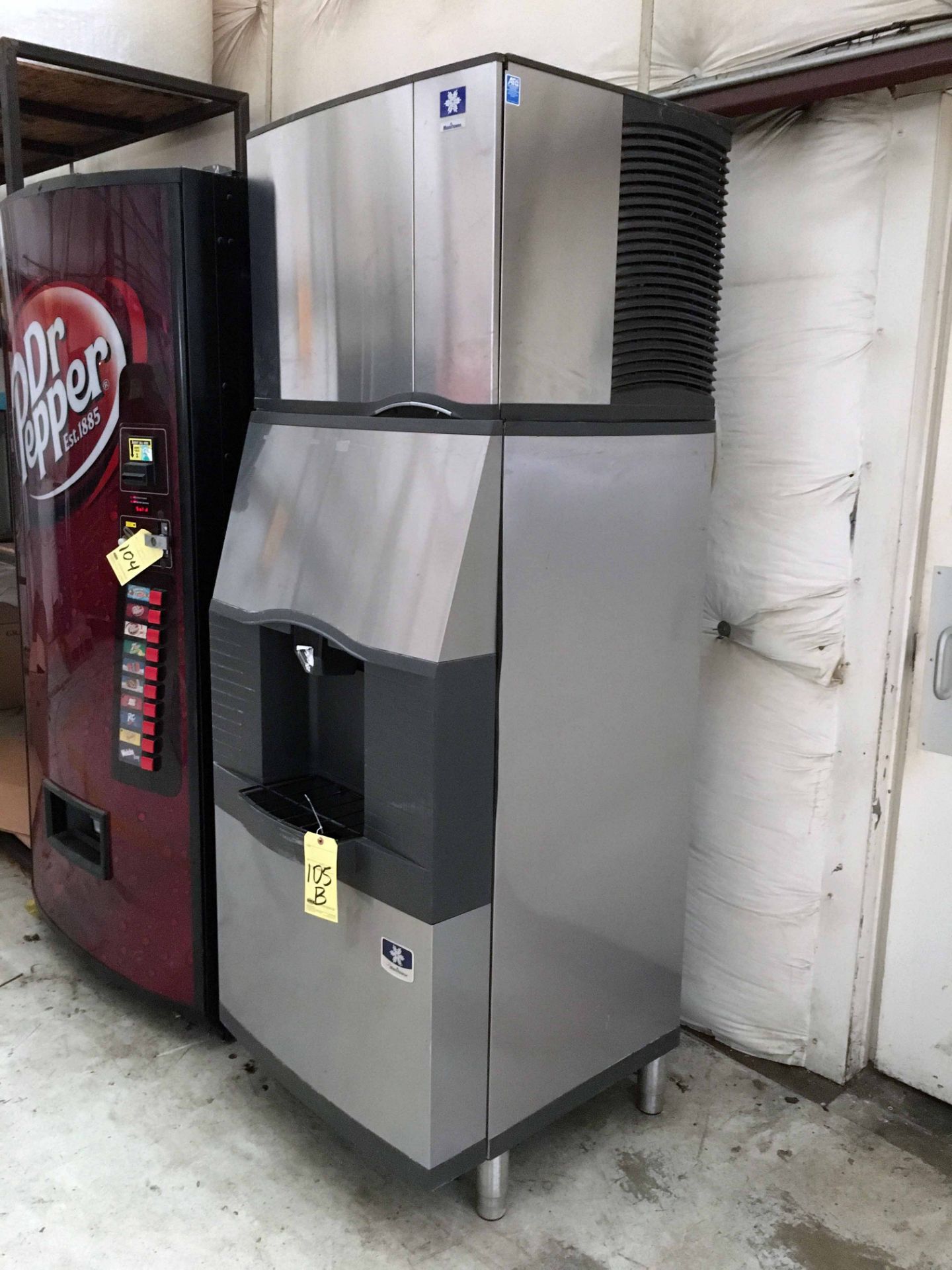 ICE MACHINE & DISPENSER, MANITOWAC MDL. SD0453W, S/N 110845876, MDL. SPA 310, S/N 1120287132 - Image 2 of 3